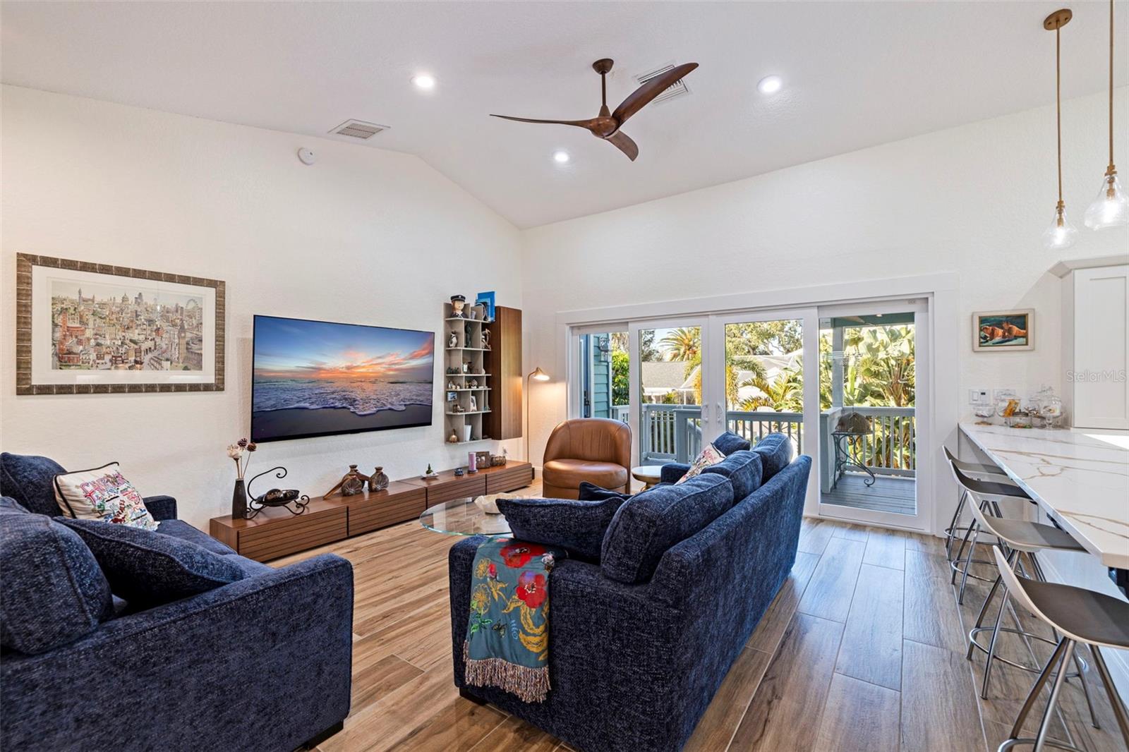 Image 11 of 43 For 842 2nd Avenue S