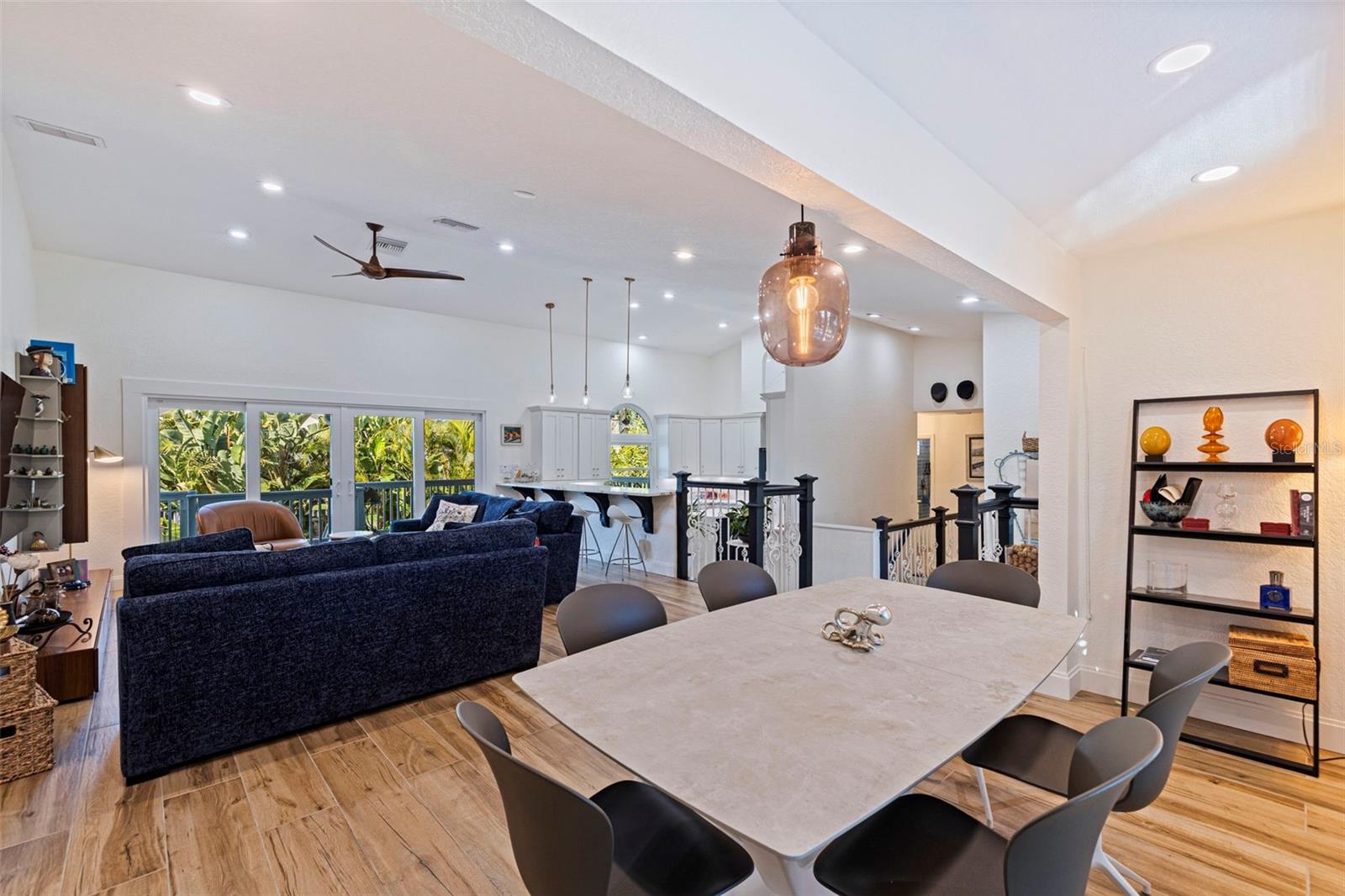 Image 13 of 43 For 842 2nd Avenue S