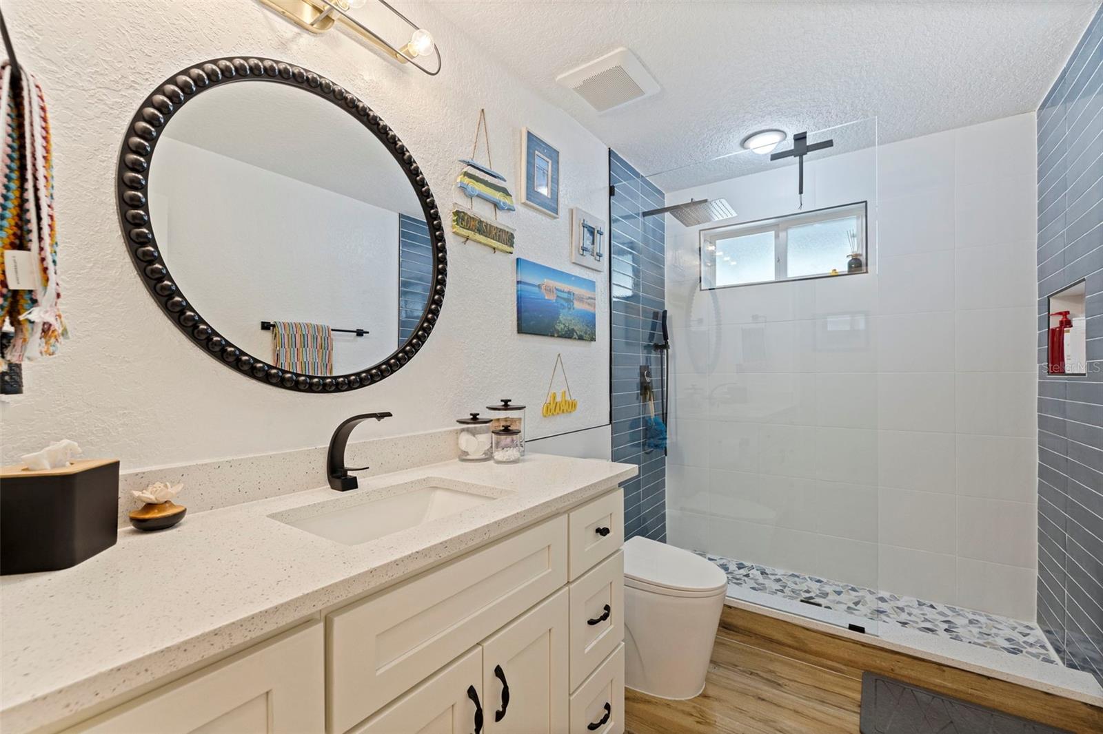 Image 25 of 43 For 842 2nd Avenue S