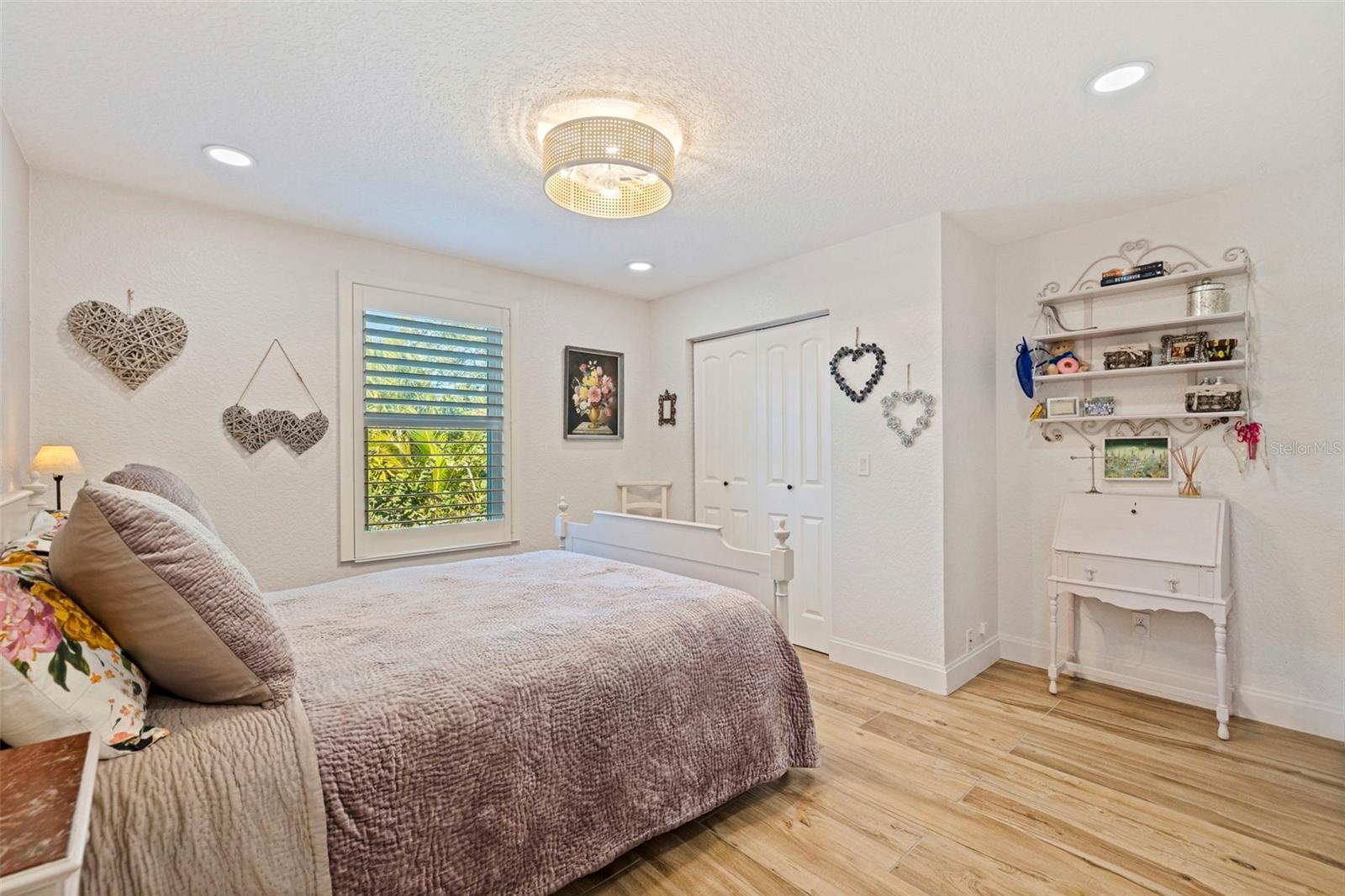 Image 26 of 43 For 842 2nd Avenue S