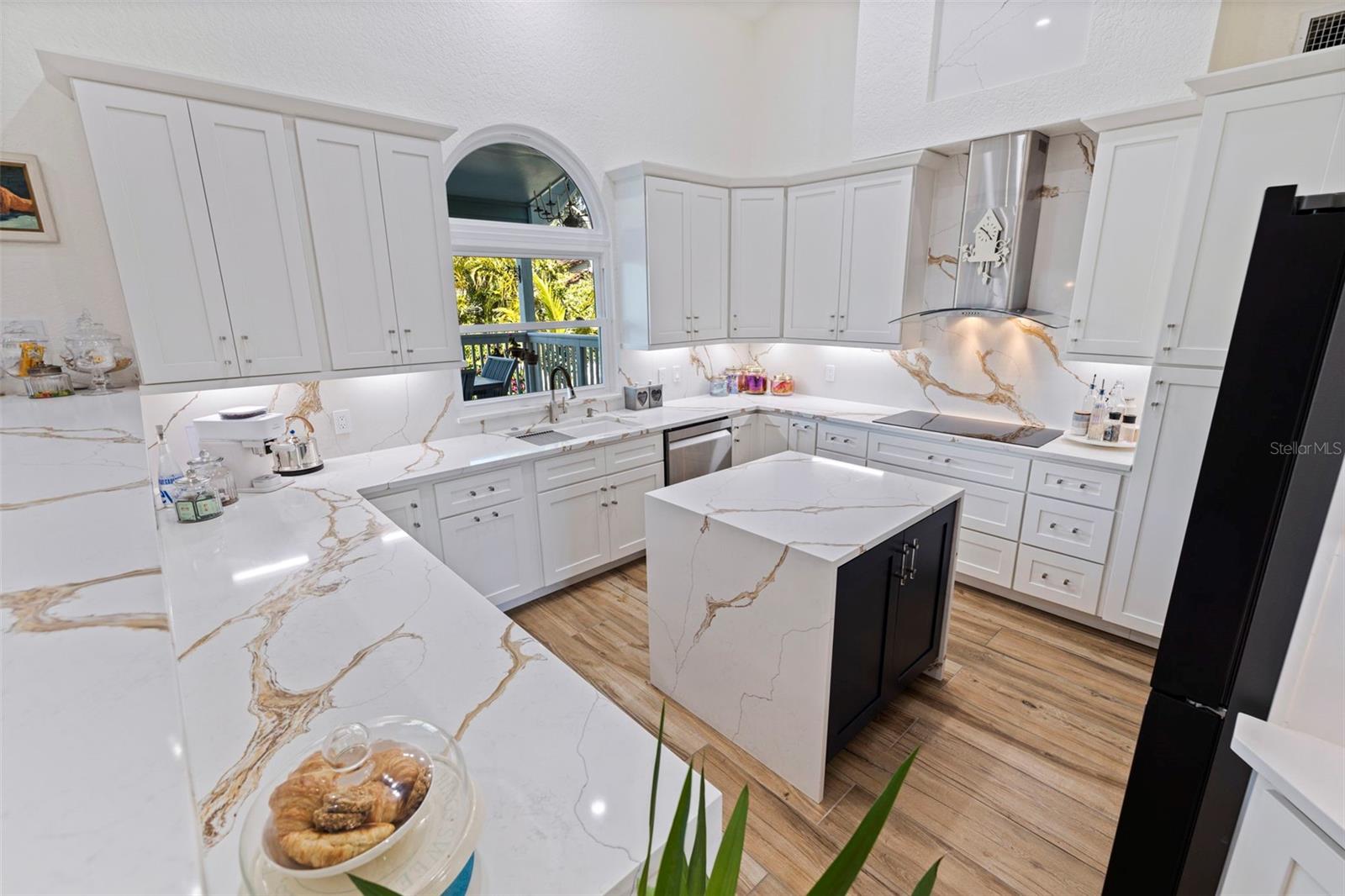 Image 6 of 43 For 842 2nd Avenue S