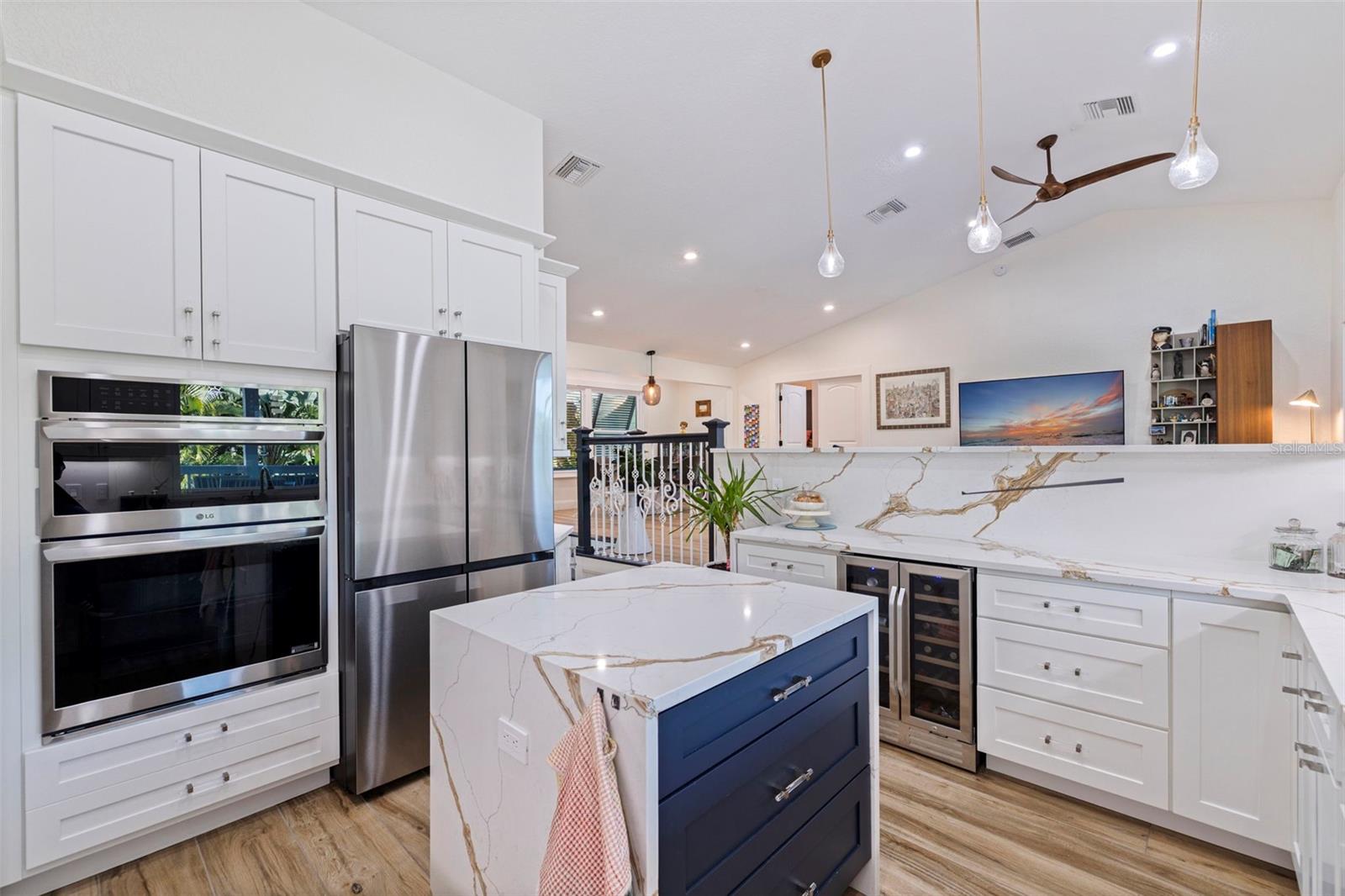 Image 7 of 43 For 842 2nd Avenue S