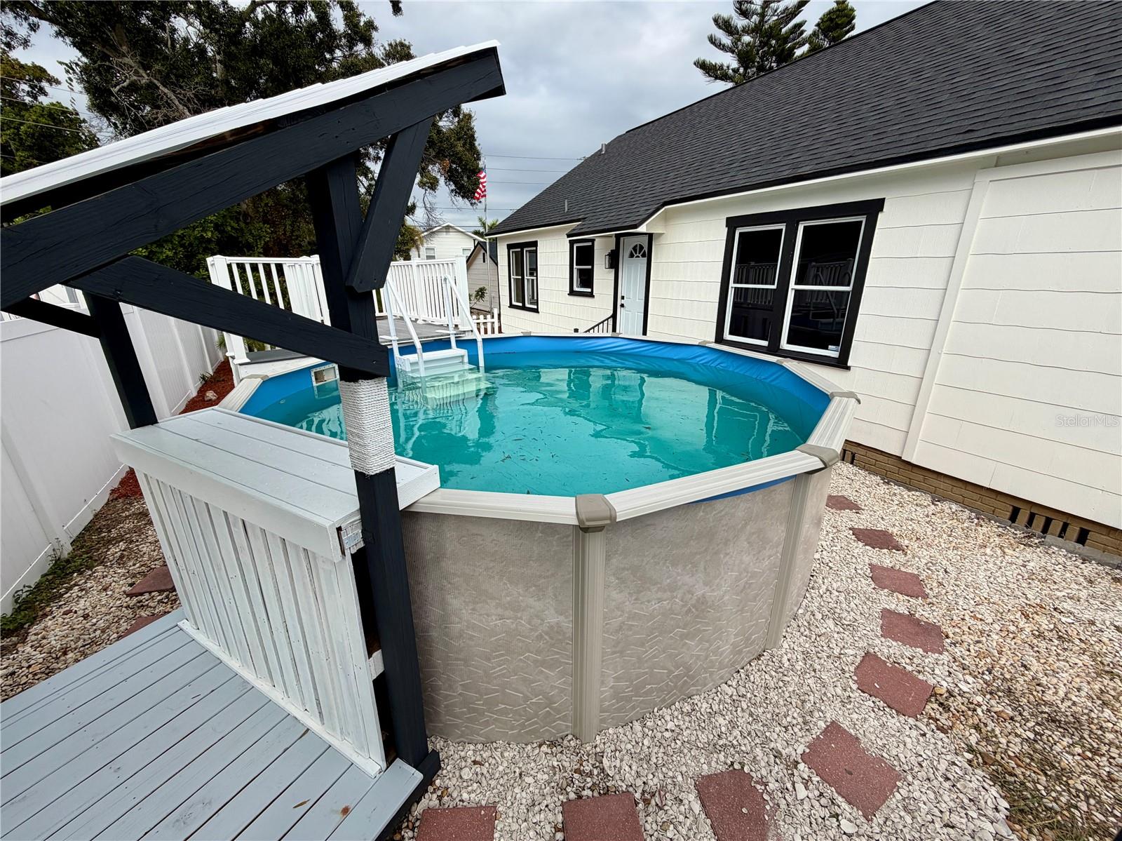 Listing photo id 8 for 2401 8th Avenue N