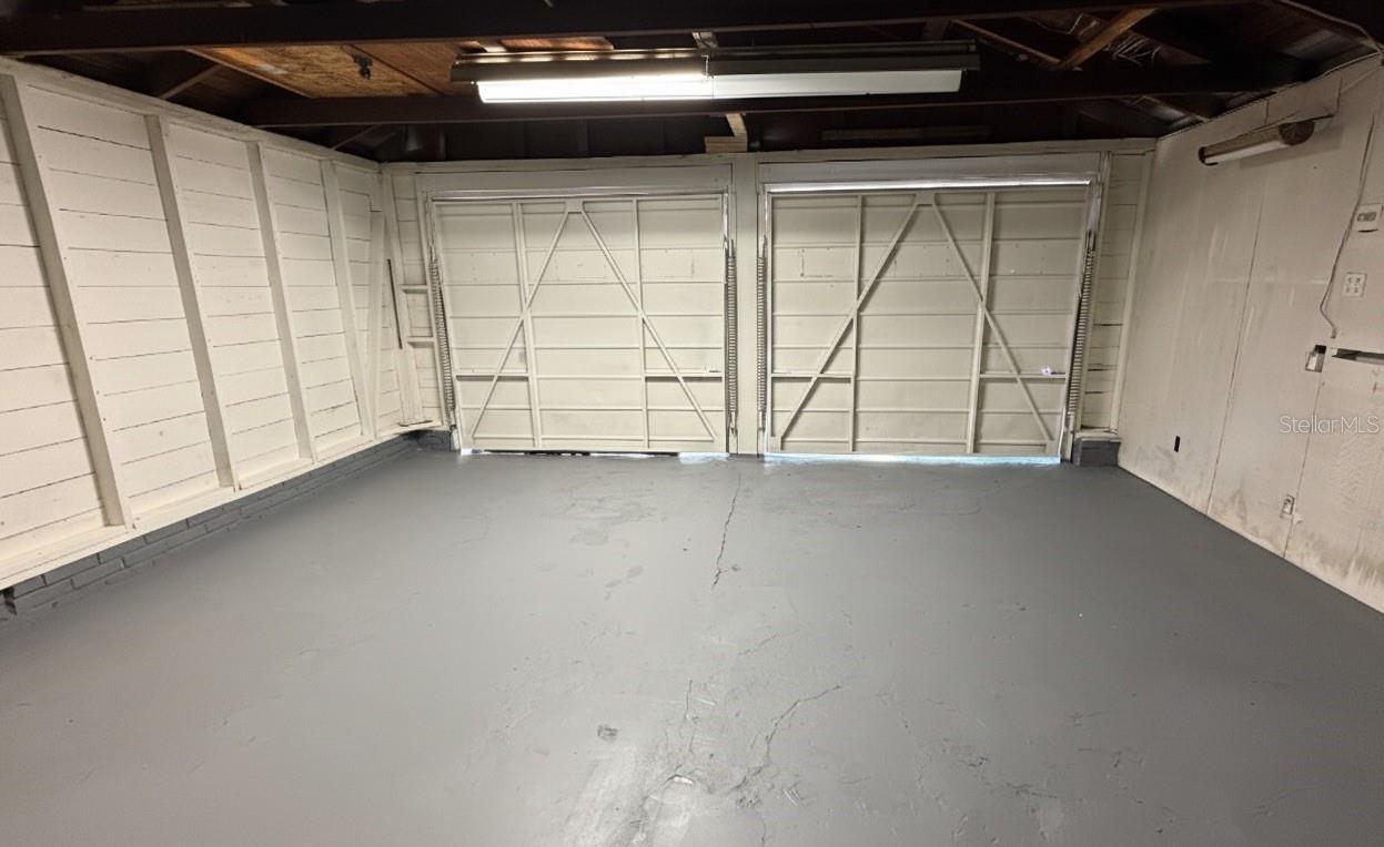 Listing photo id 11 for 2401 8th Avenue N