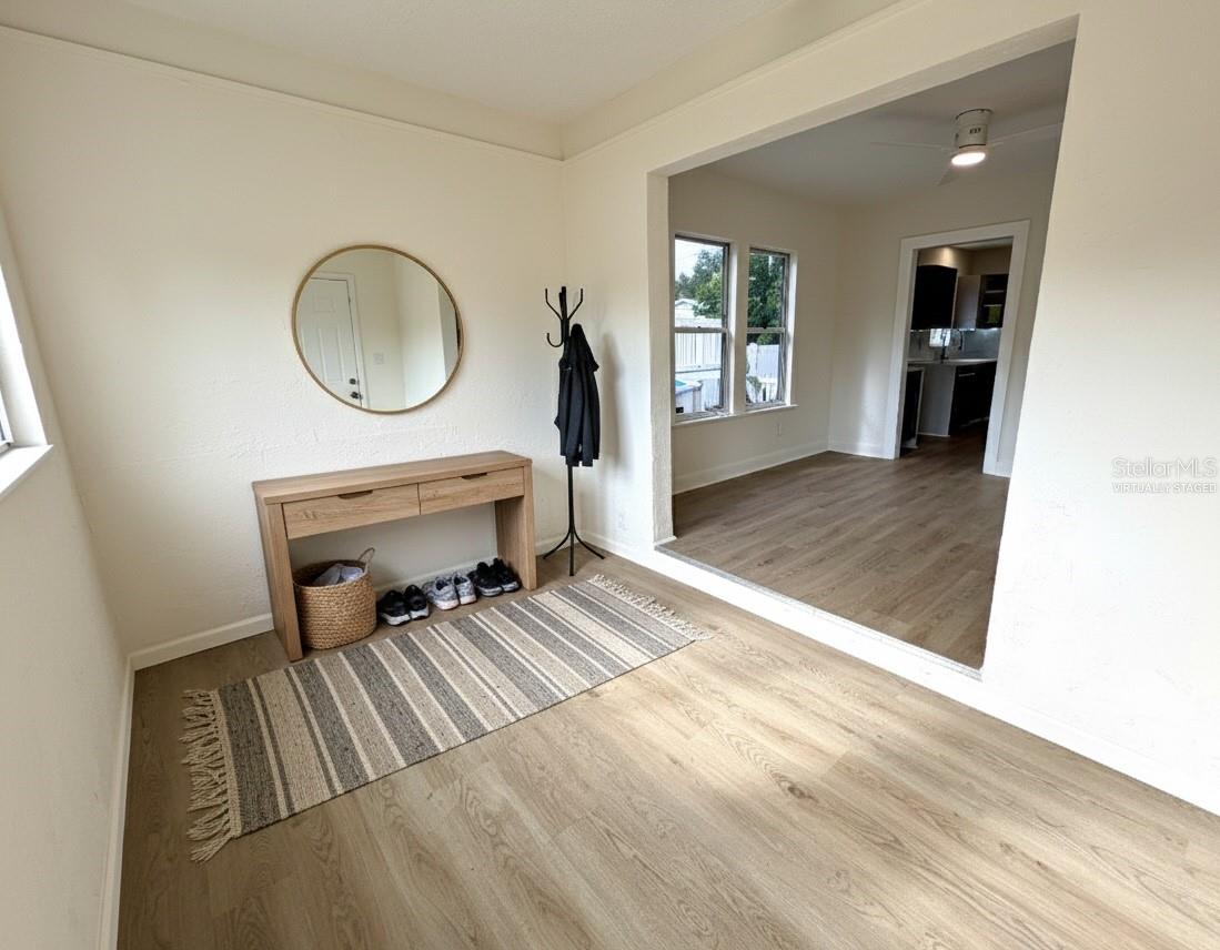 Listing photo id 16 for 2401 8th Avenue N