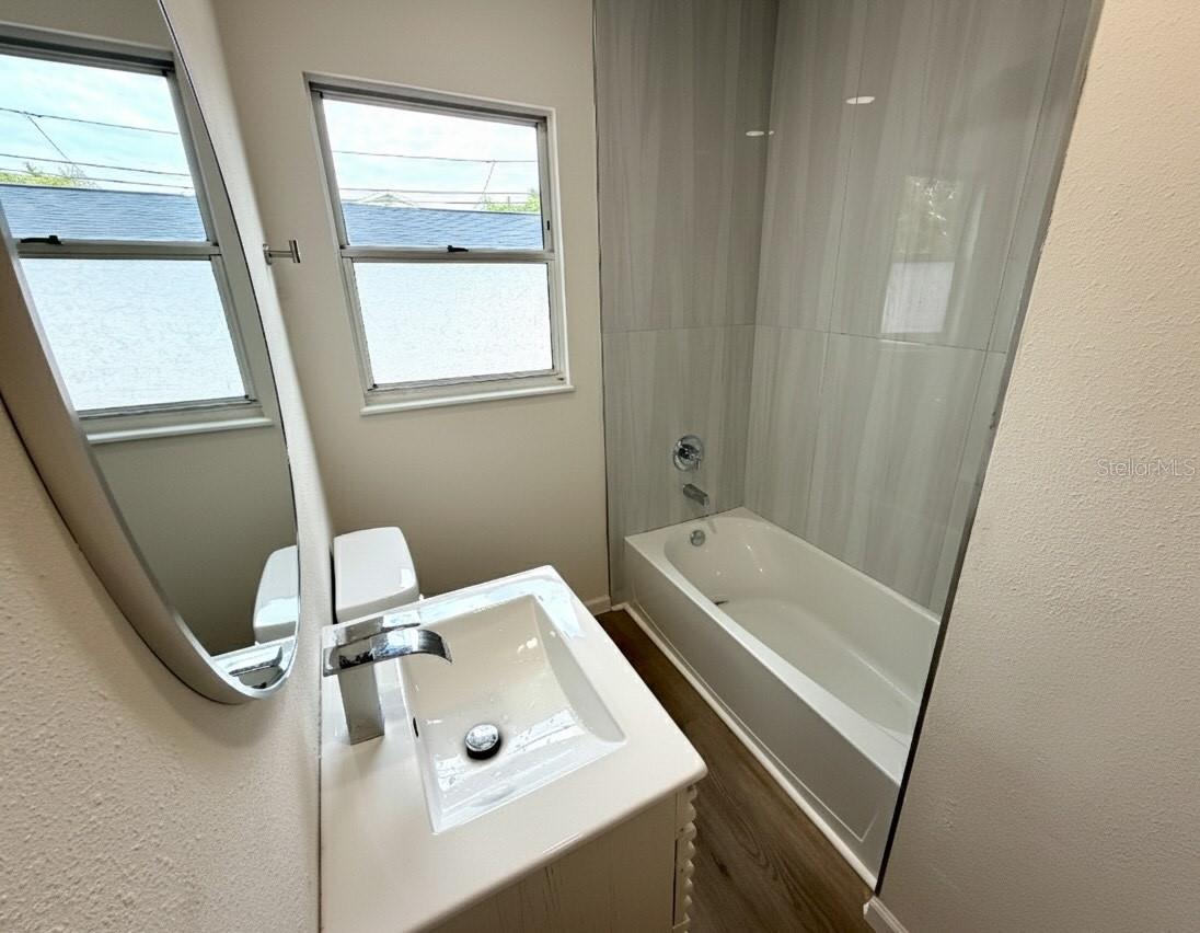 Listing photo id 18 for 2401 8th Avenue N