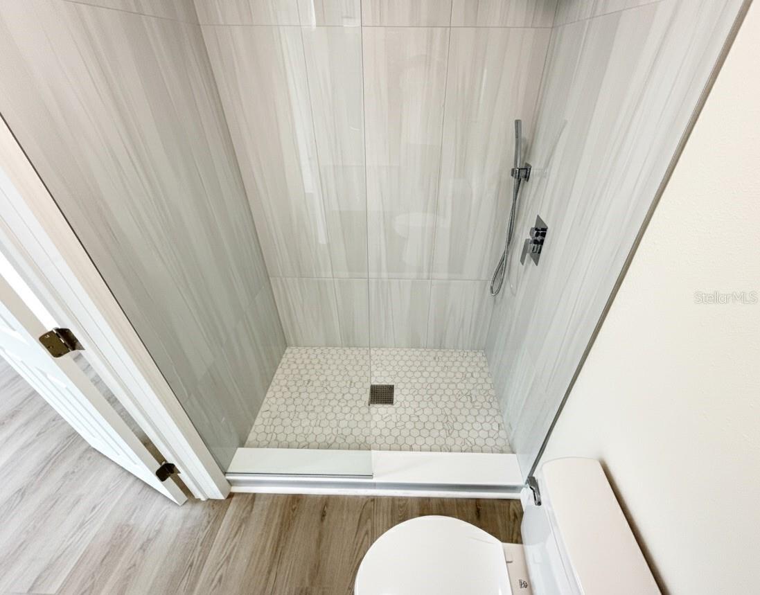 Listing photo id 21 for 2401 8th Avenue N