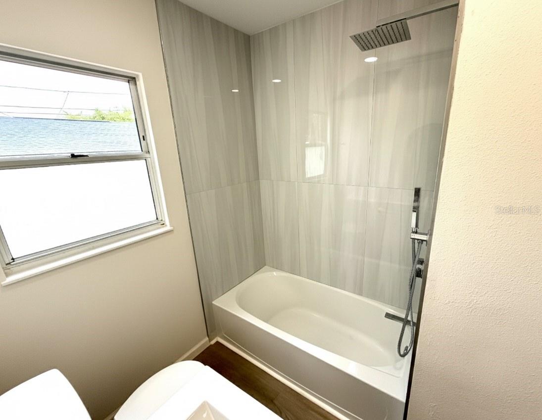 Listing photo id 22 for 2401 8th Avenue N