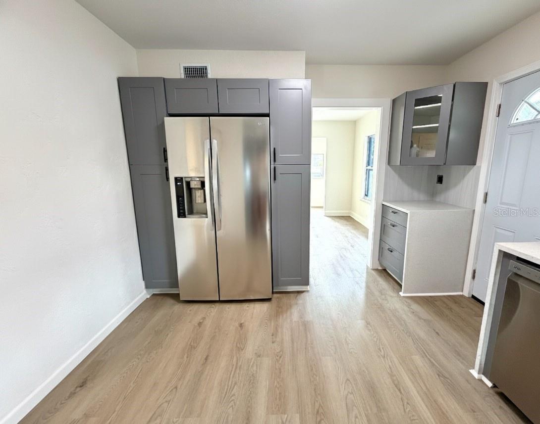 Listing photo id 27 for 2401 8th Avenue N