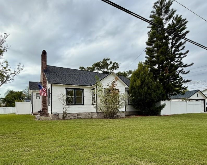 Listing photo id 5 for 2401 8th Avenue N