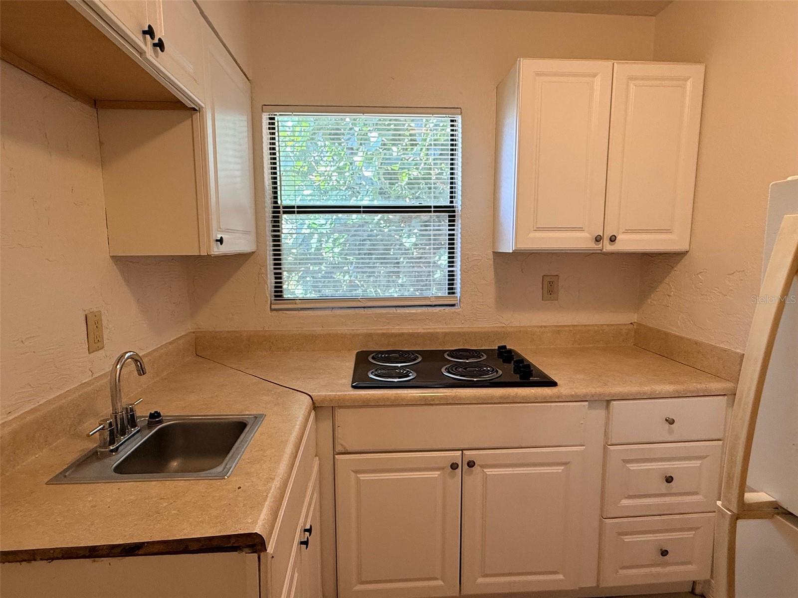 Image 6 of 8 For 2404 10th Street W 4