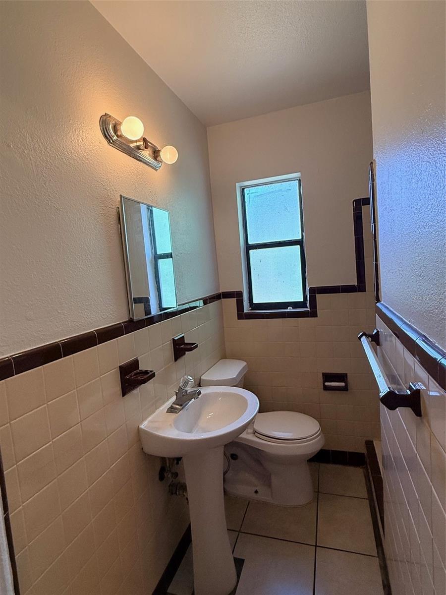 Image 7 of 8 For 2404 10th Street W 4