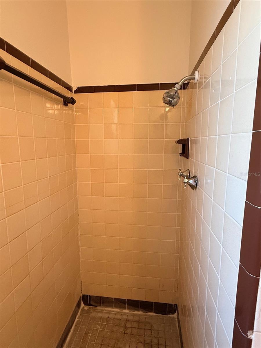 Image 8 of 8 For 2404 10th Street W 4