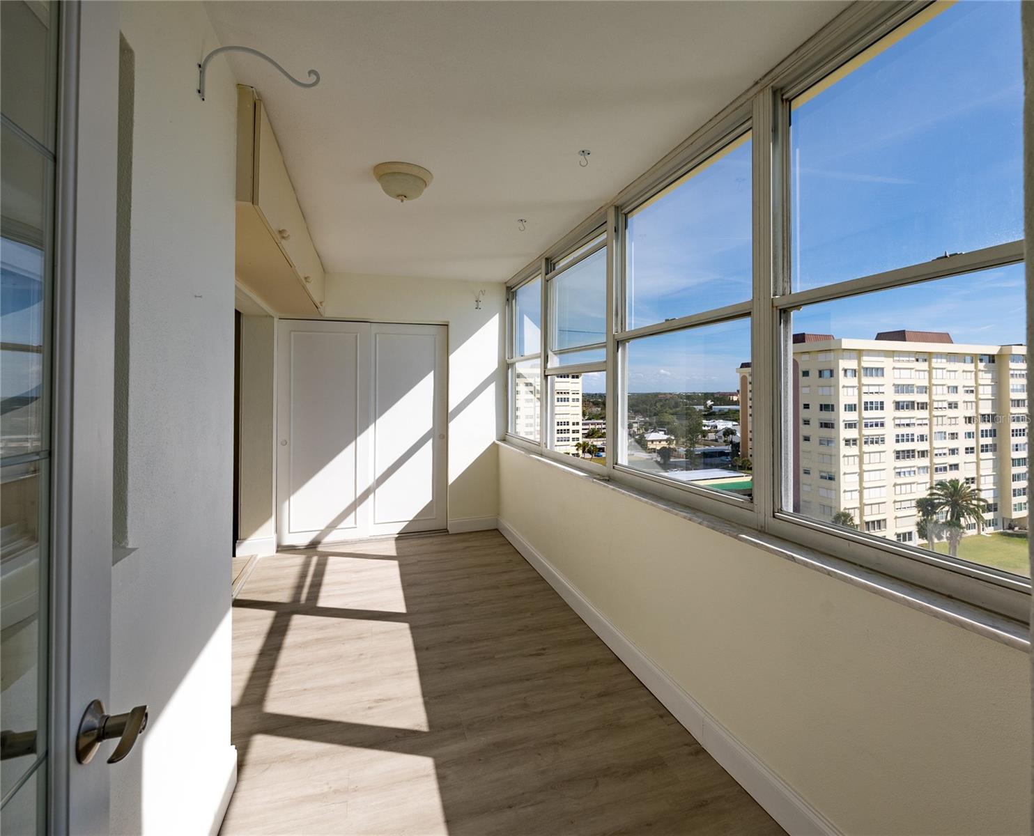 Image 19 of 60 For 4775 Cove Circle 1002