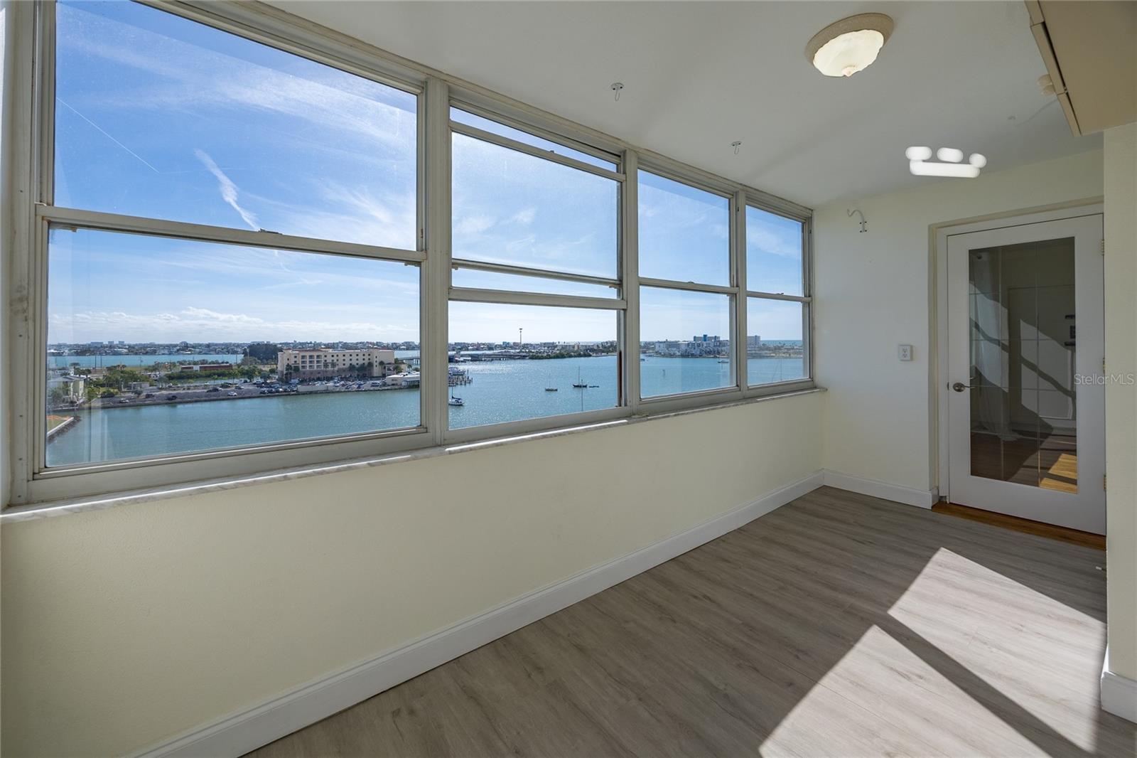 Image 20 of 60 For 4775 Cove Circle 1002