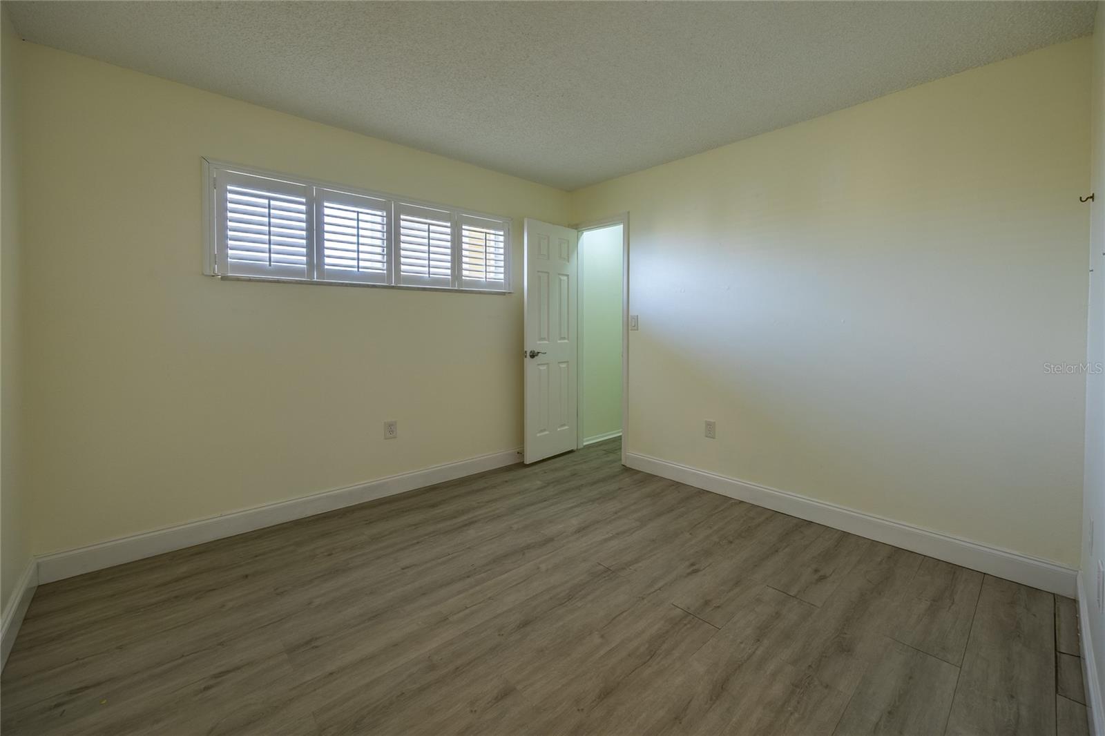 Image 31 of 60 For 4775 Cove Circle 1002