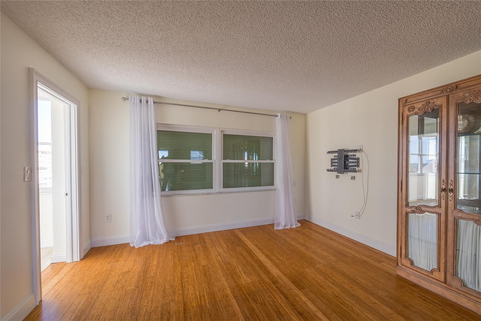 Image 34 of 60 For 4775 Cove Circle 1002