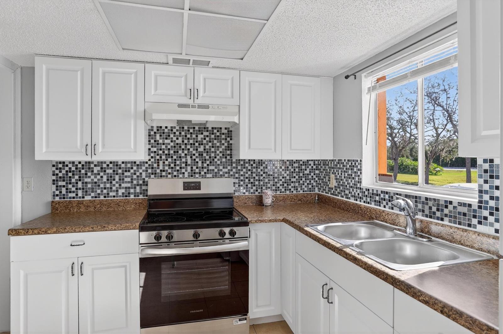 Image 10 of 19 For 511 99th Avenue N 102