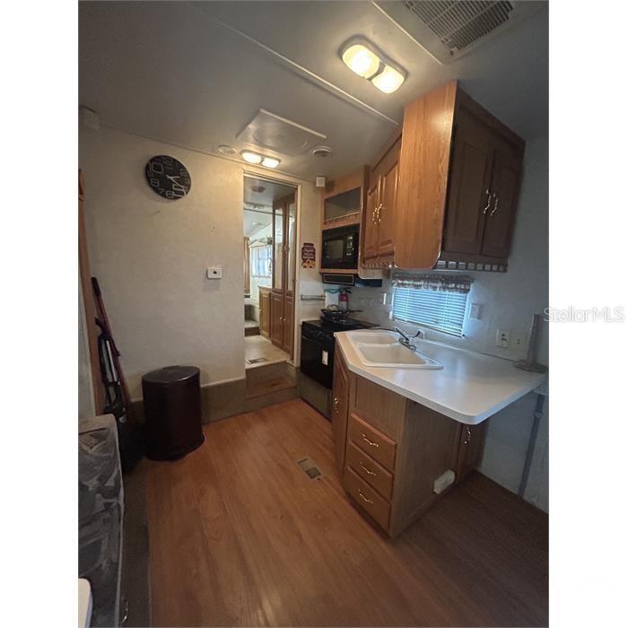 Image 3 of 7 For 3004 Yukon Street B