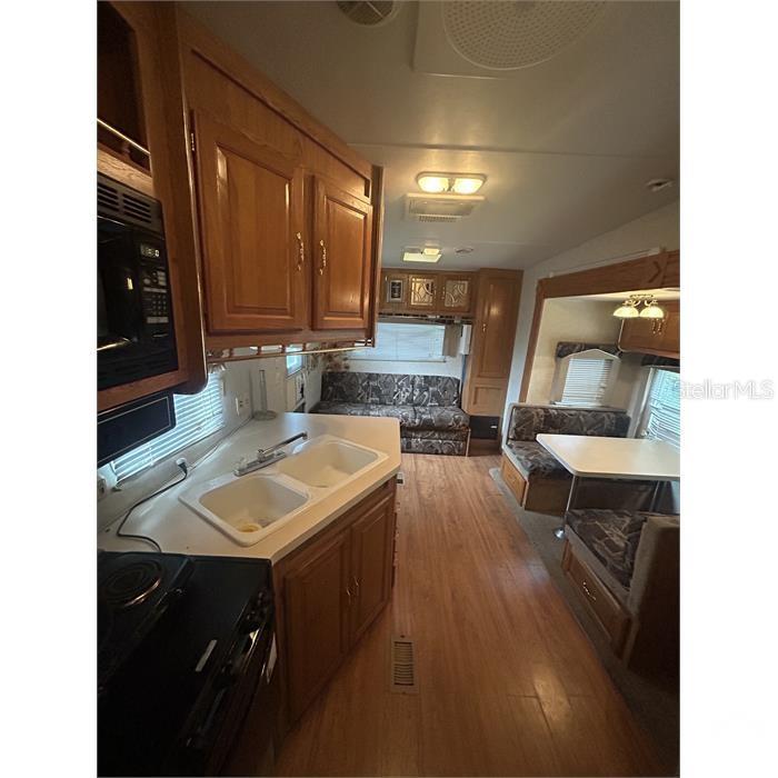 Image 5 of 7 For 3004 Yukon Street B