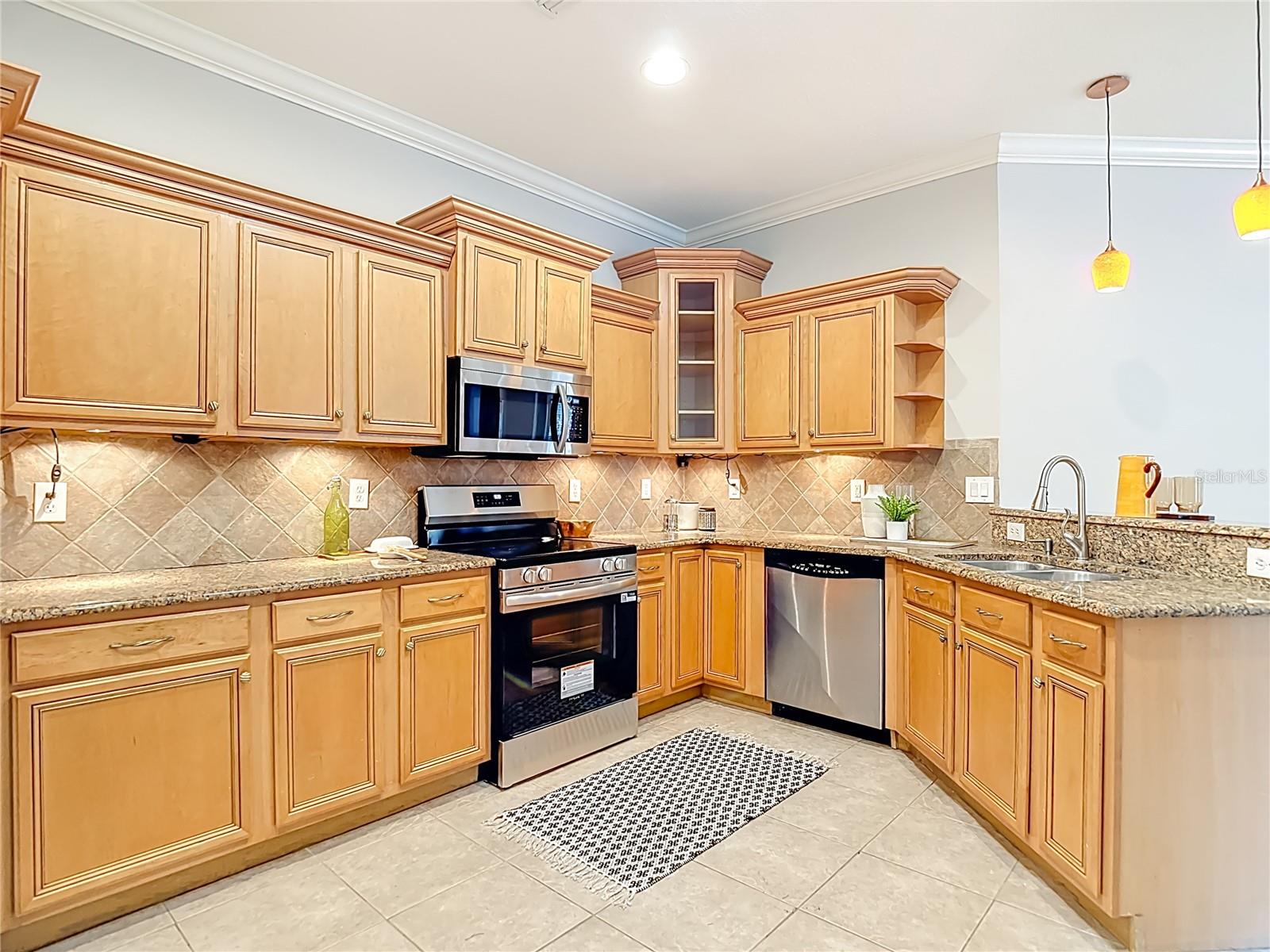 Listing photo id 8 for 7526 Deer Path Lane