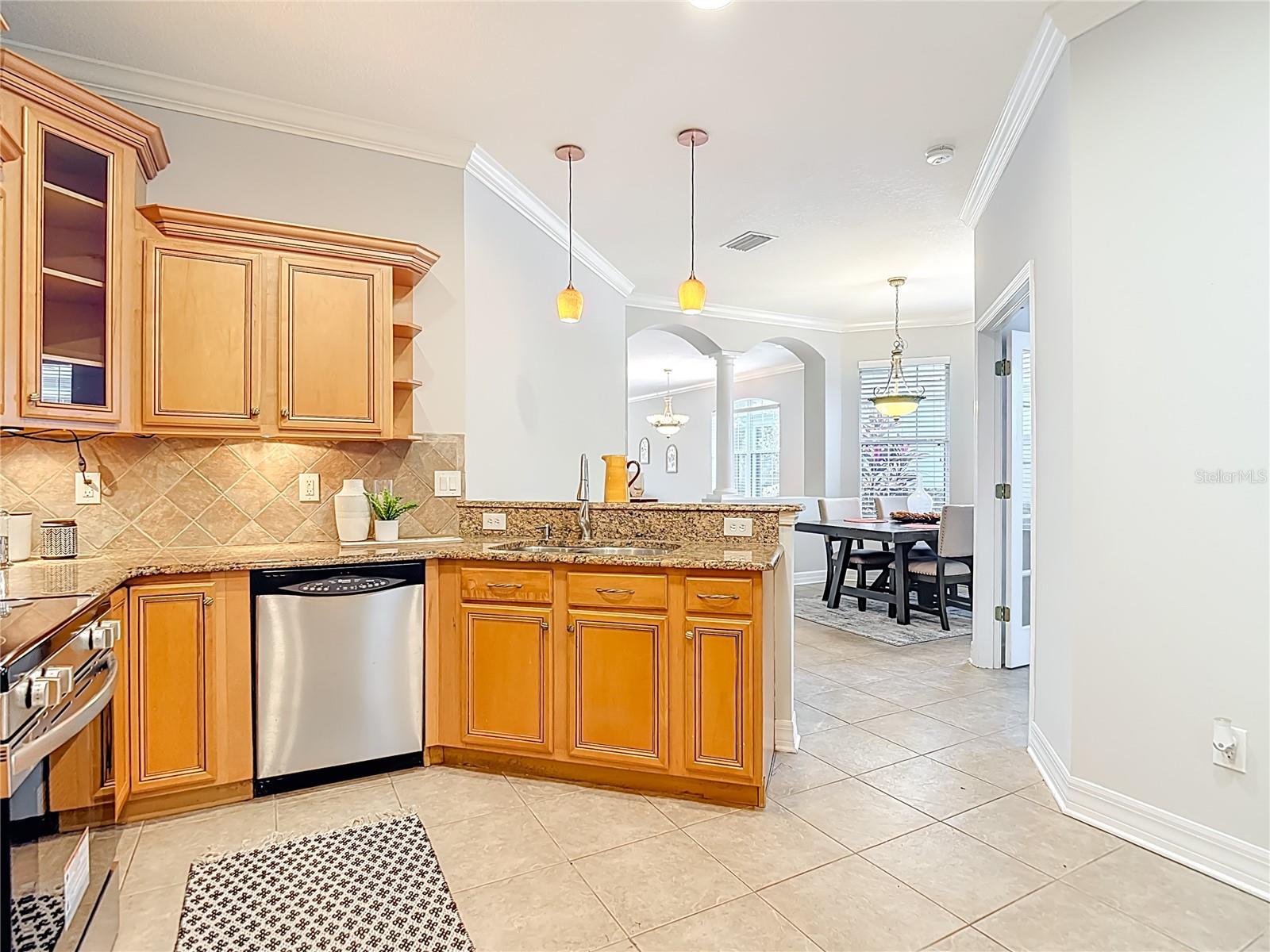 Listing photo id 9 for 7526 Deer Path Lane