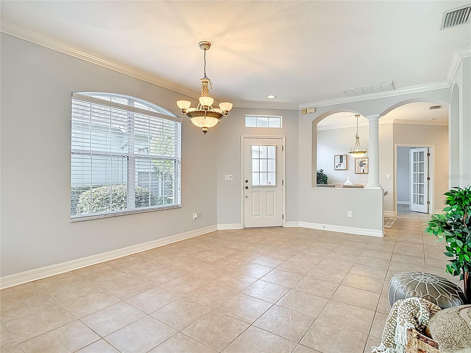 Listing photo id 13 for 7526 Deer Path Lane