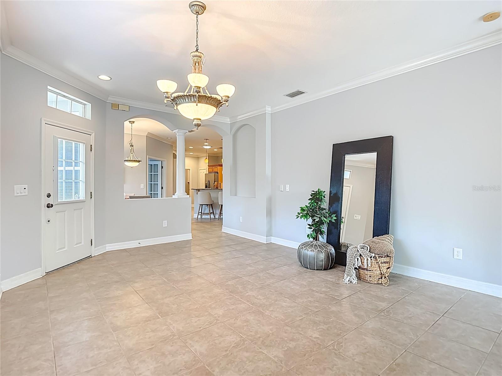 Listing photo id 14 for 7526 Deer Path Lane