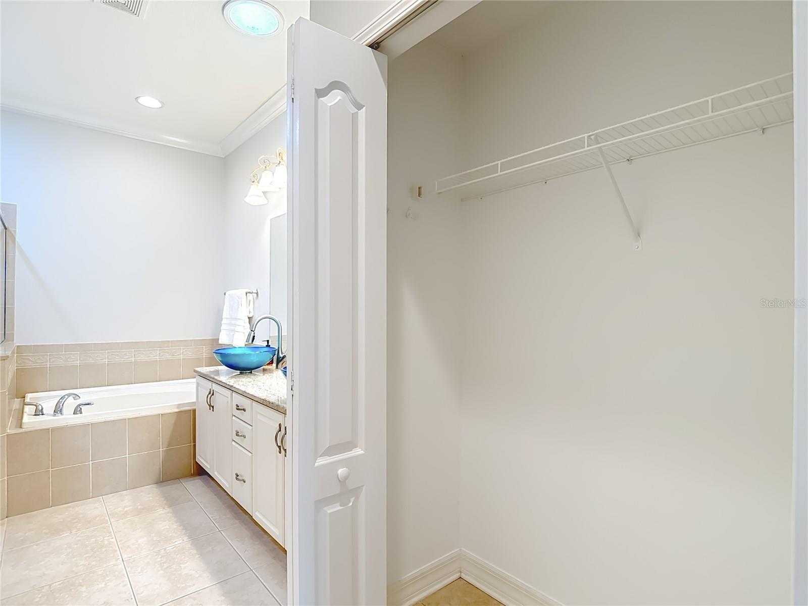 Listing photo id 25 for 7526 Deer Path Lane