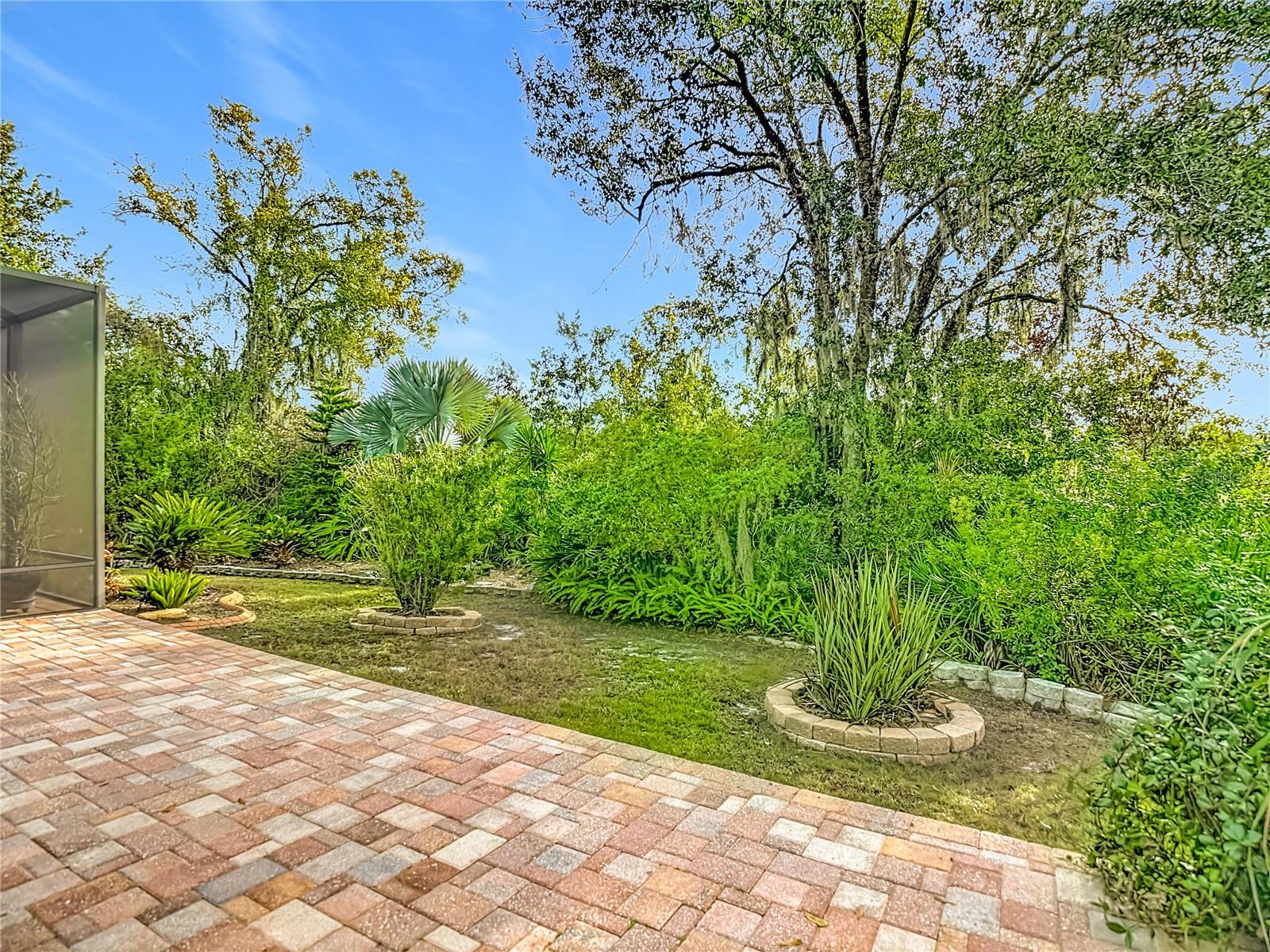 Listing photo id 42 for 7526 Deer Path Lane