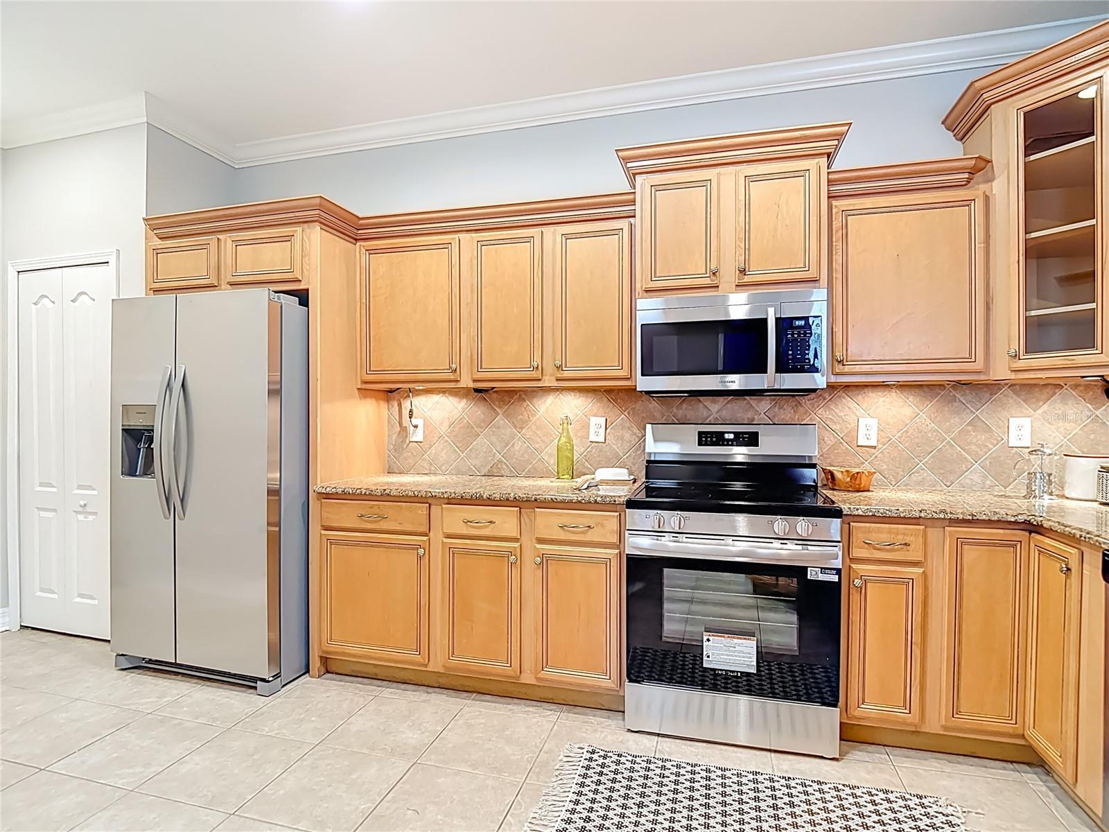 Listing photo id 6 for 7526 Deer Path Lane