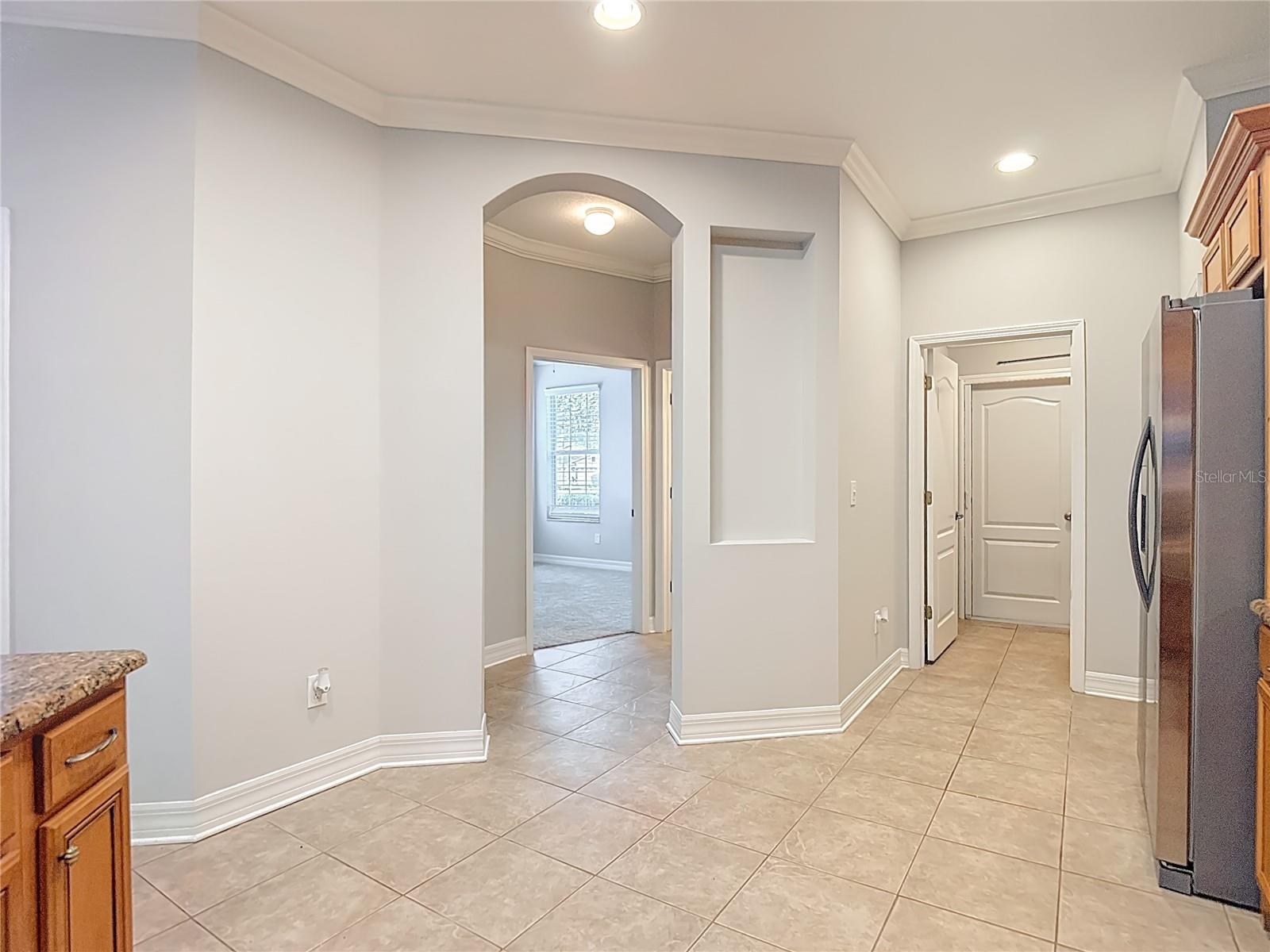 Listing photo id 7 for 7526 Deer Path Lane