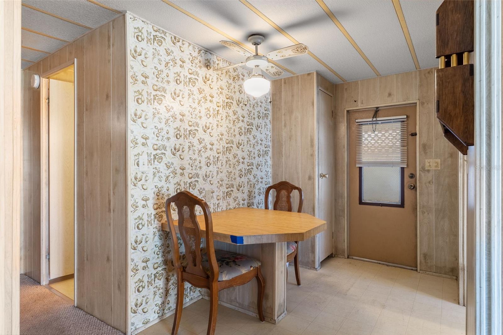 Image 17 of 43 For 12118 Fairway Avenue