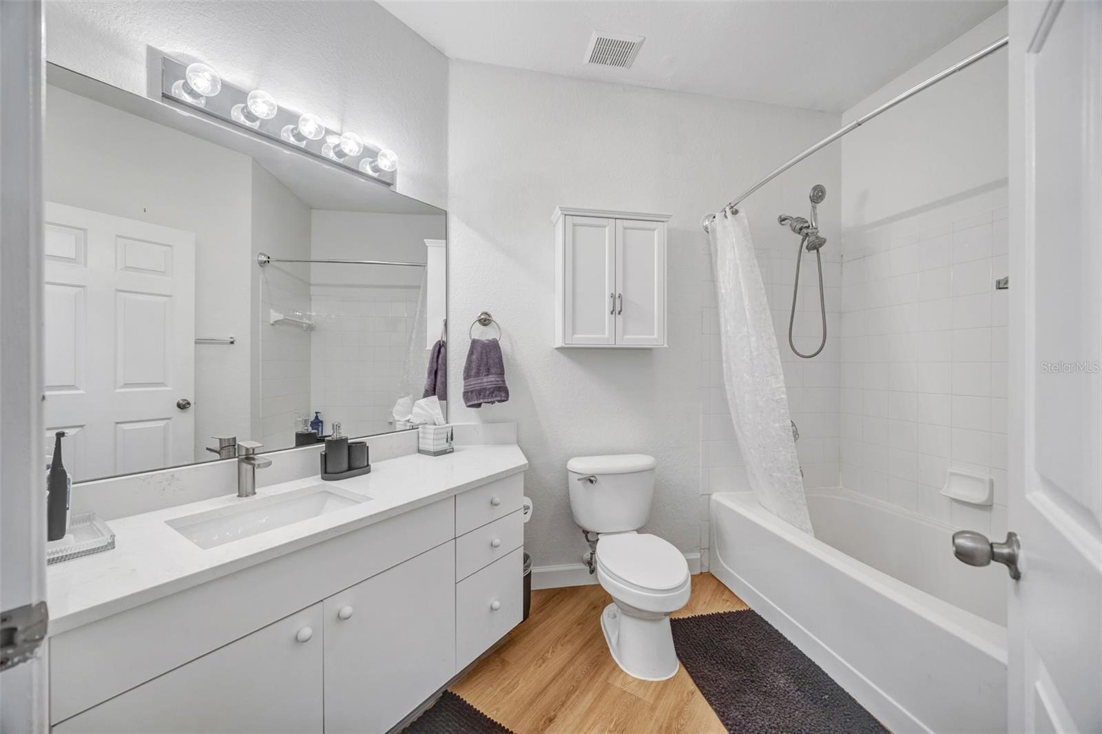 Image 13 of 34 For 4309 Bayside Village Drive 101