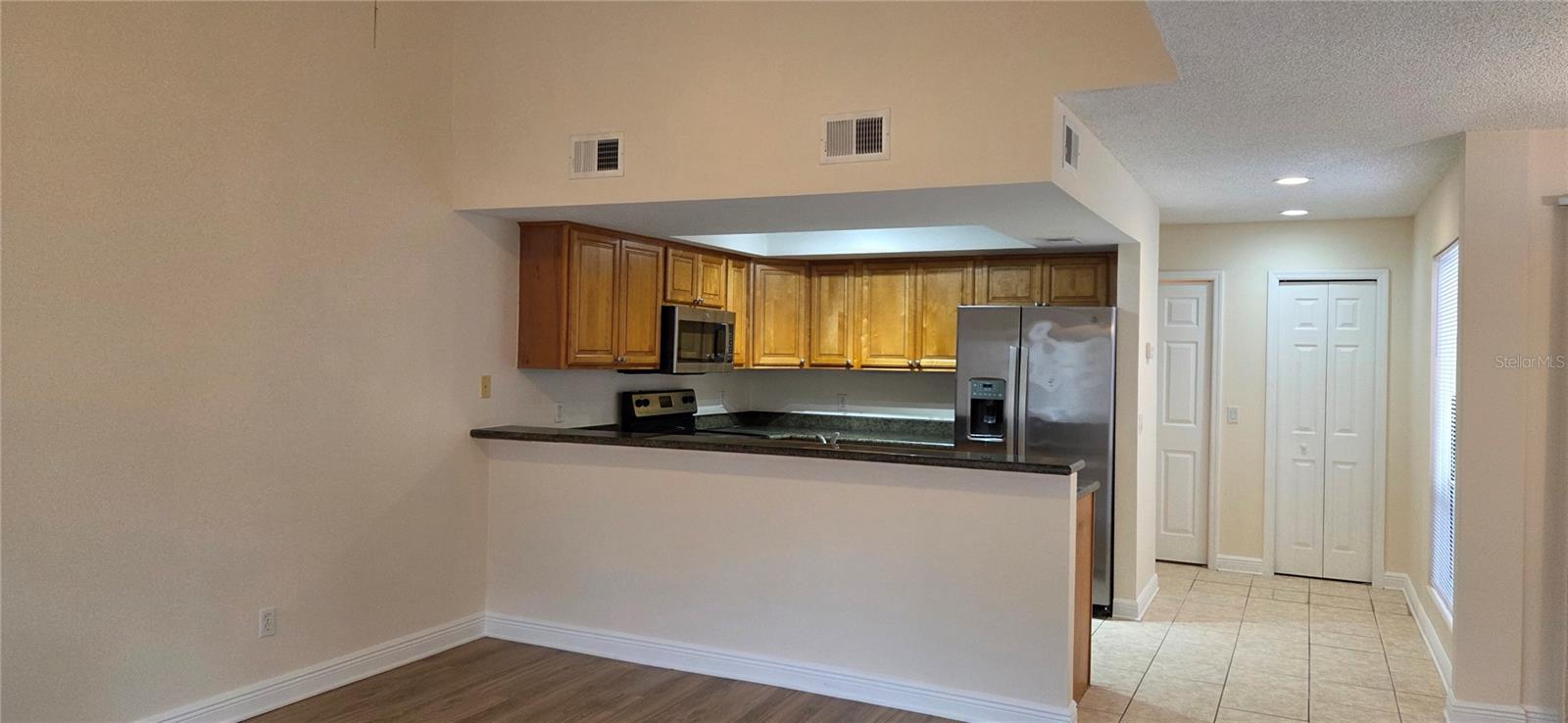 Image 7 of 24 For 6262 142nd Avenue 1310