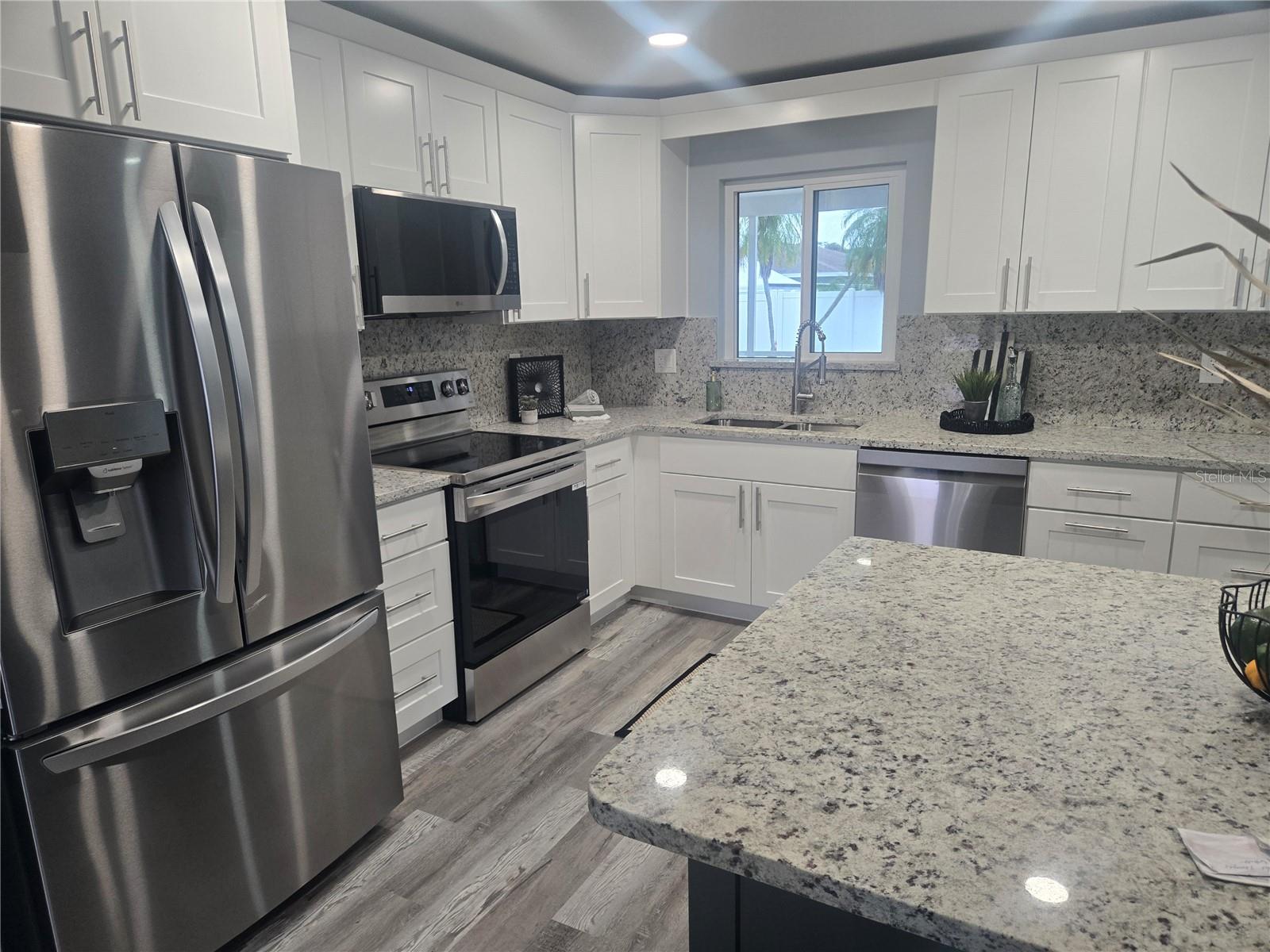 Listing photo id 10 for 12446 88th Avenue