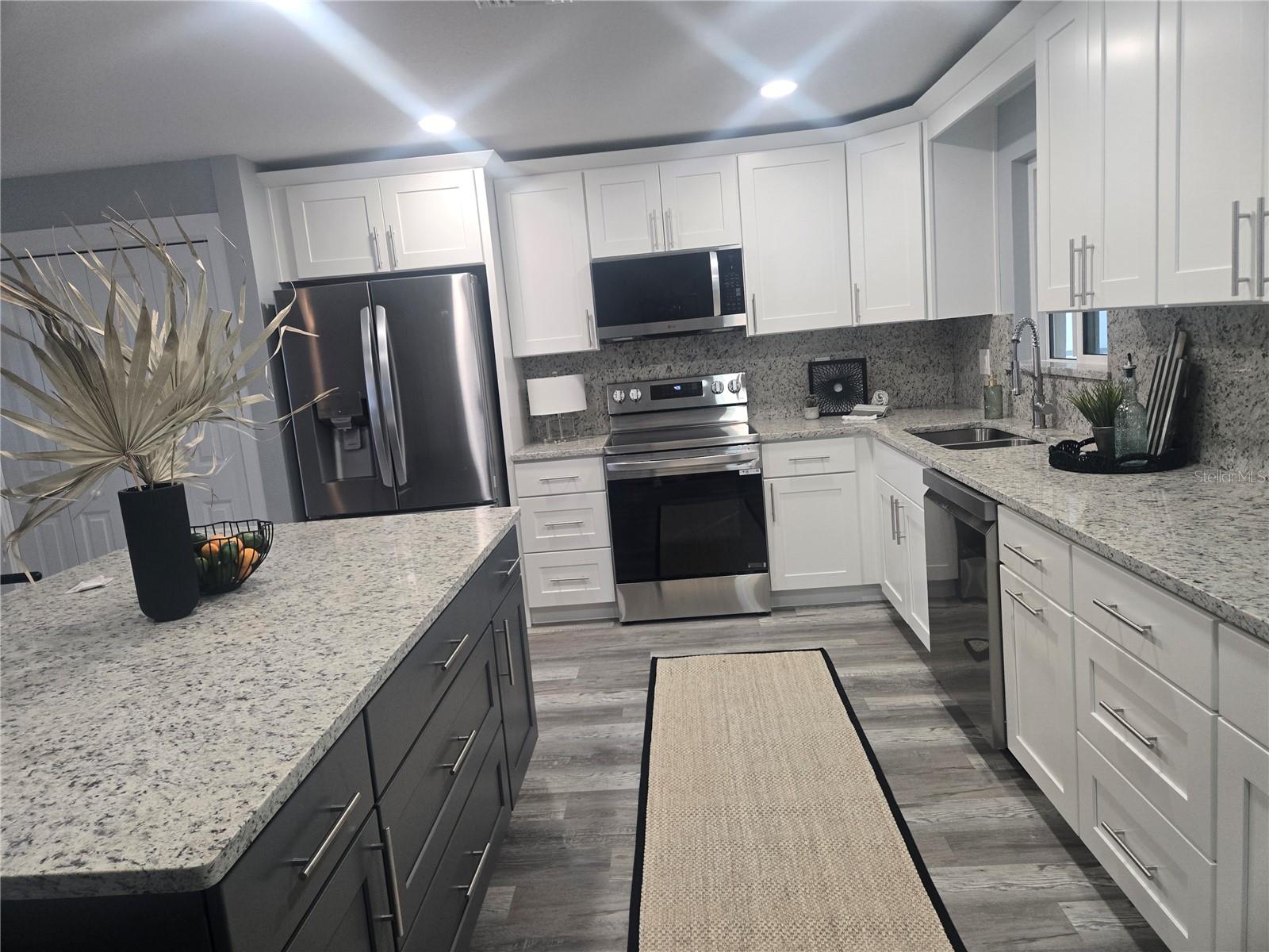 Listing photo id 11 for 12446 88th Avenue