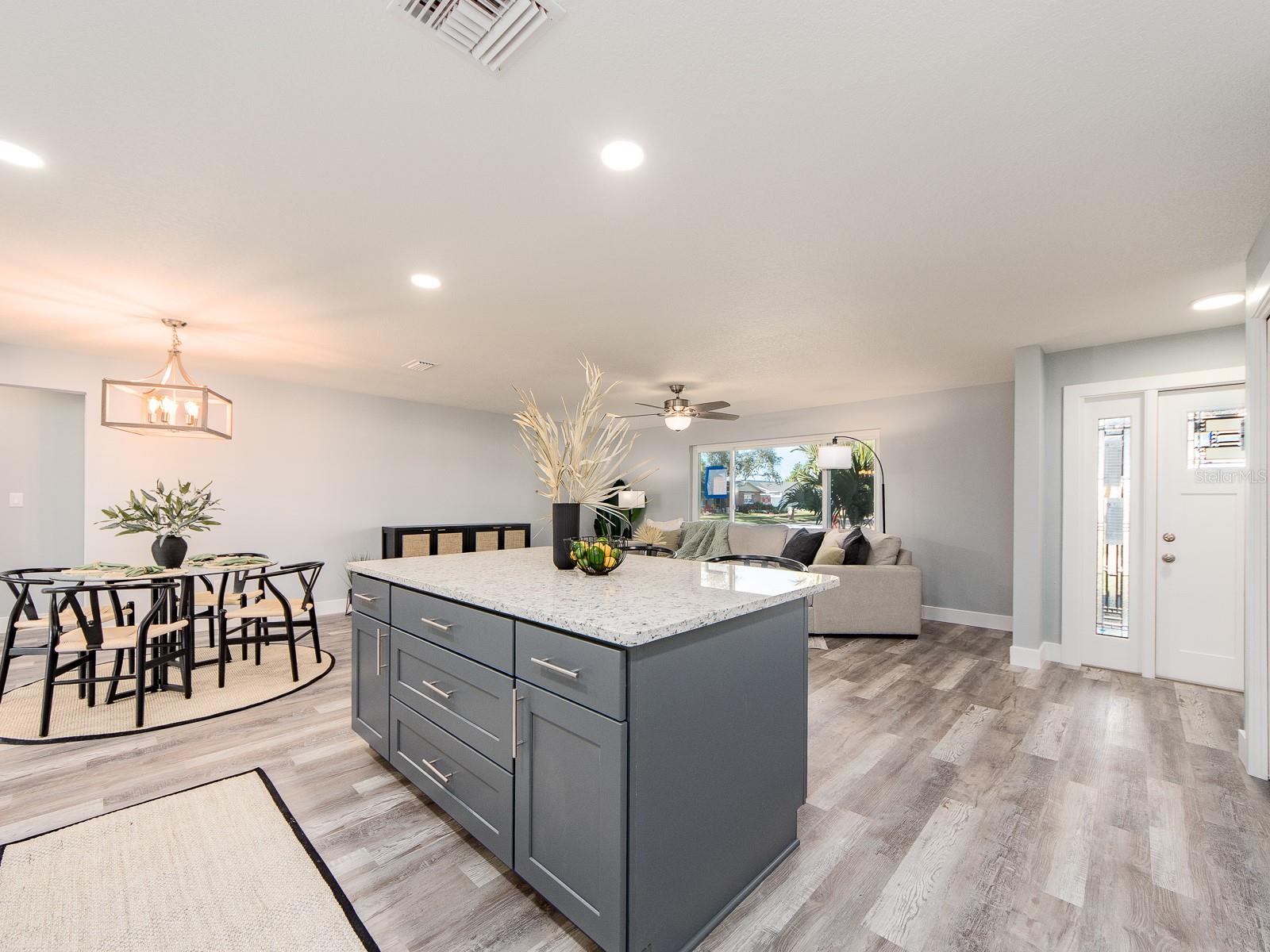 Listing photo id 13 for 12446 88th Avenue