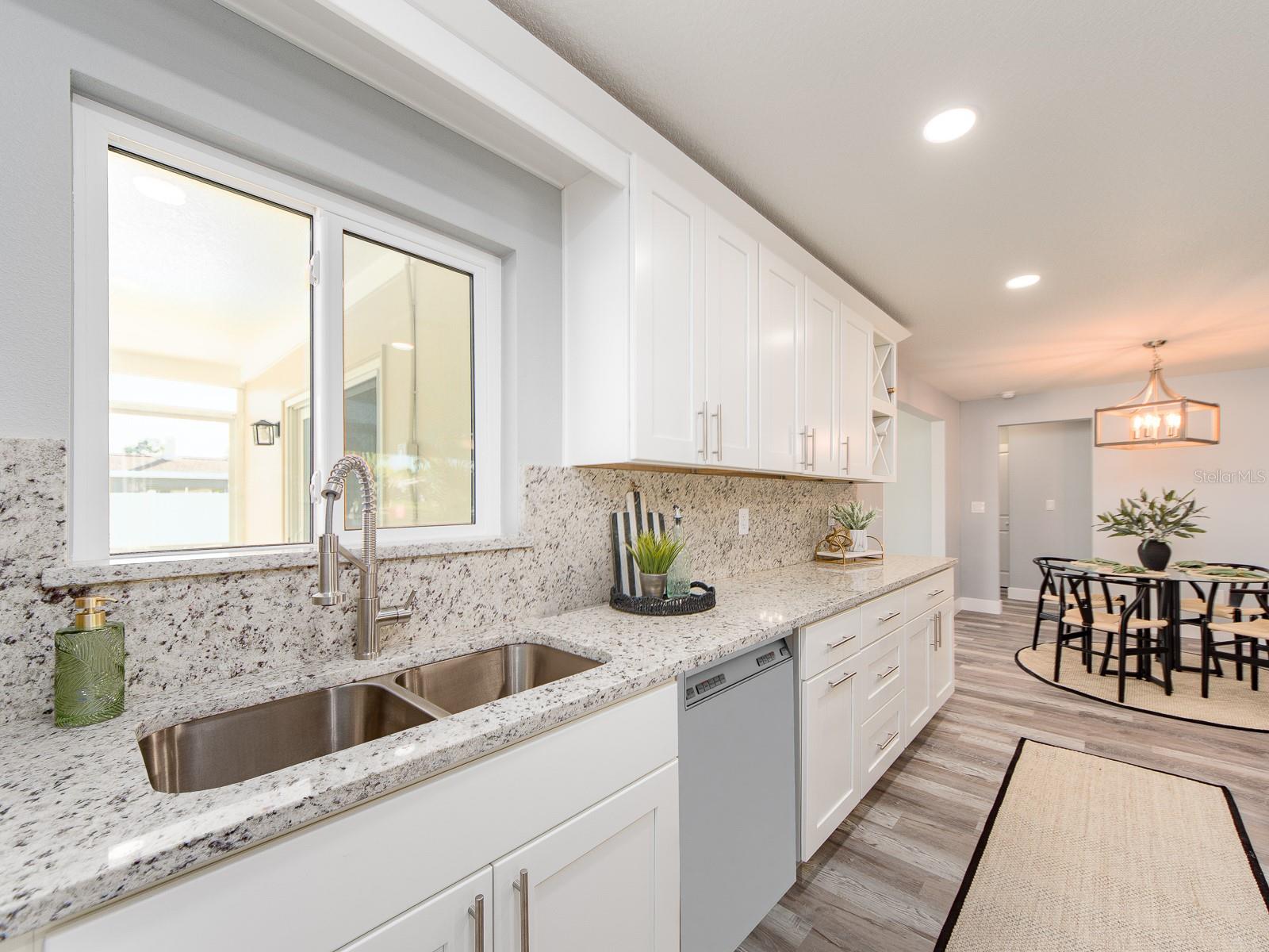 Listing photo id 14 for 12446 88th Avenue