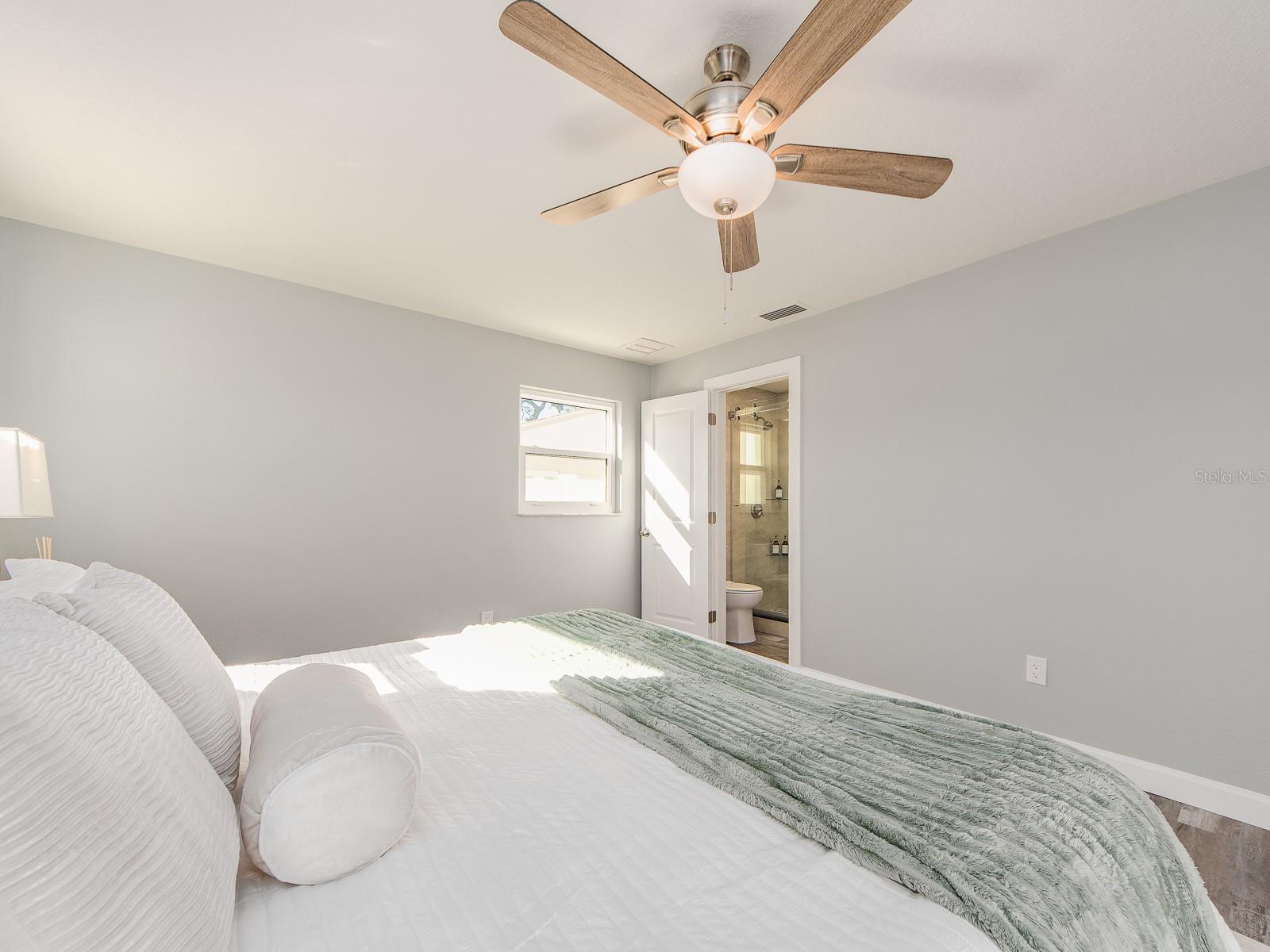 Listing photo id 21 for 12446 88th Avenue