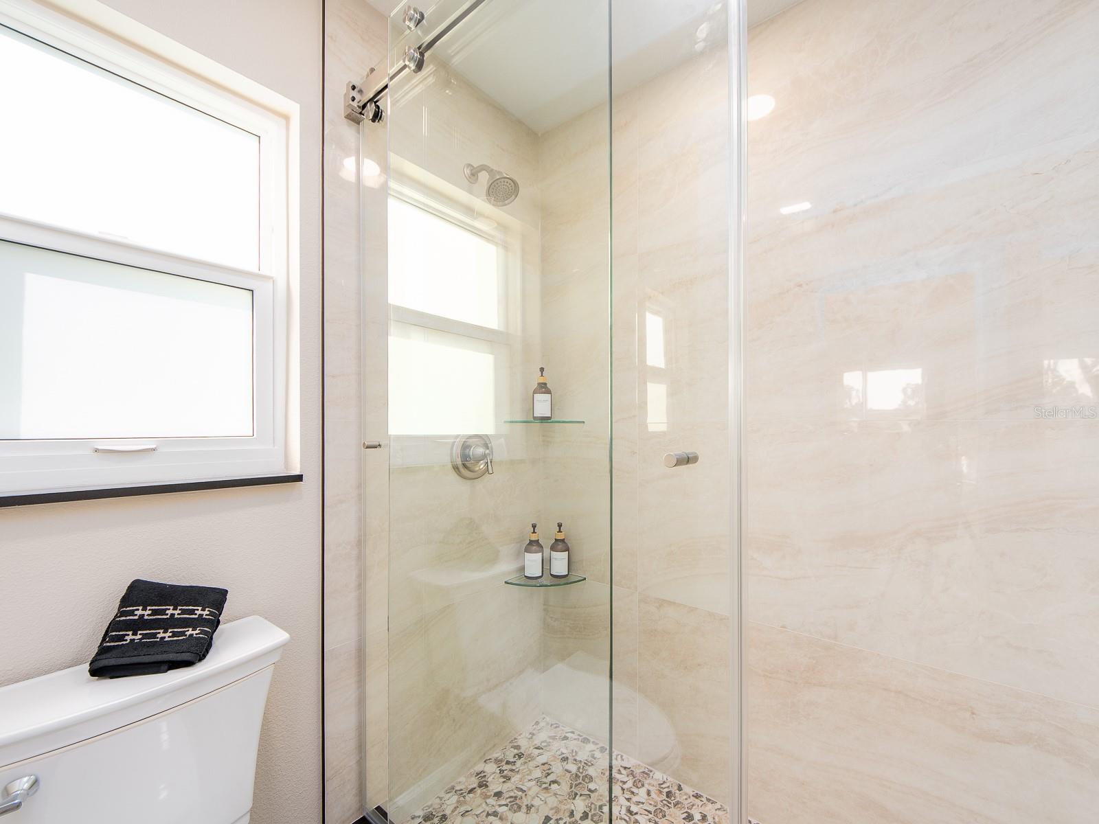 Listing photo id 23 for 12446 88th Avenue