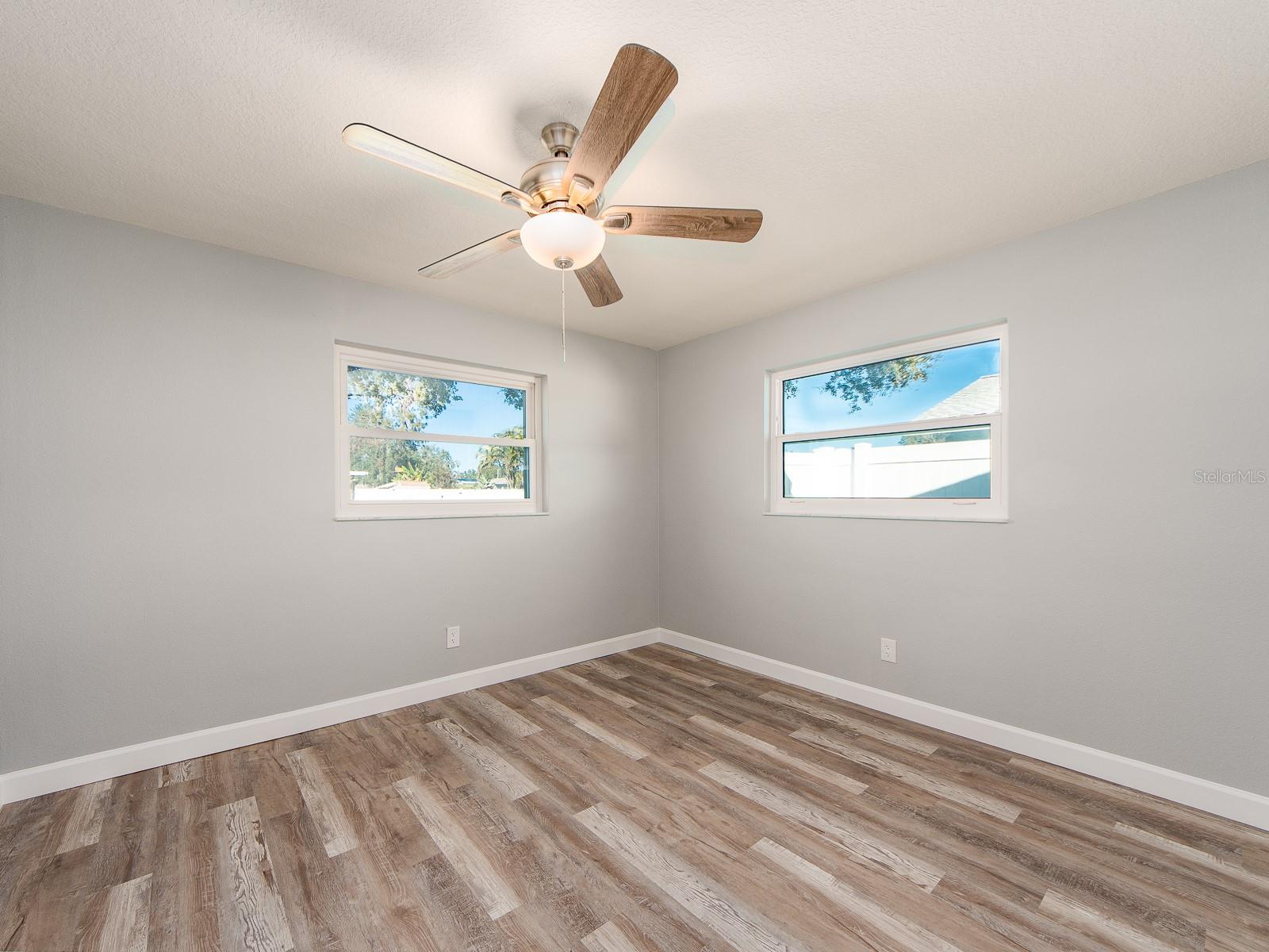 Listing photo id 24 for 12446 88th Avenue