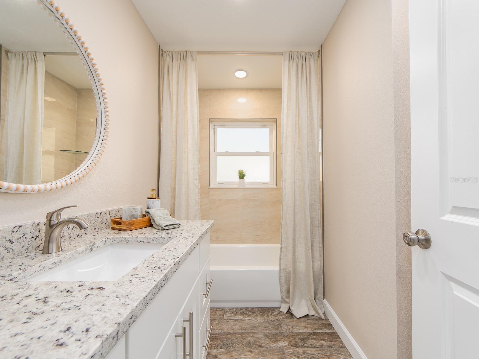 Listing photo id 27 for 12446 88th Avenue