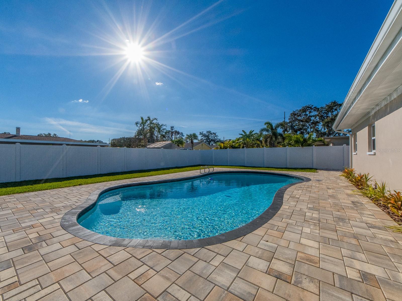 Listing photo id 31 for 12446 88th Avenue