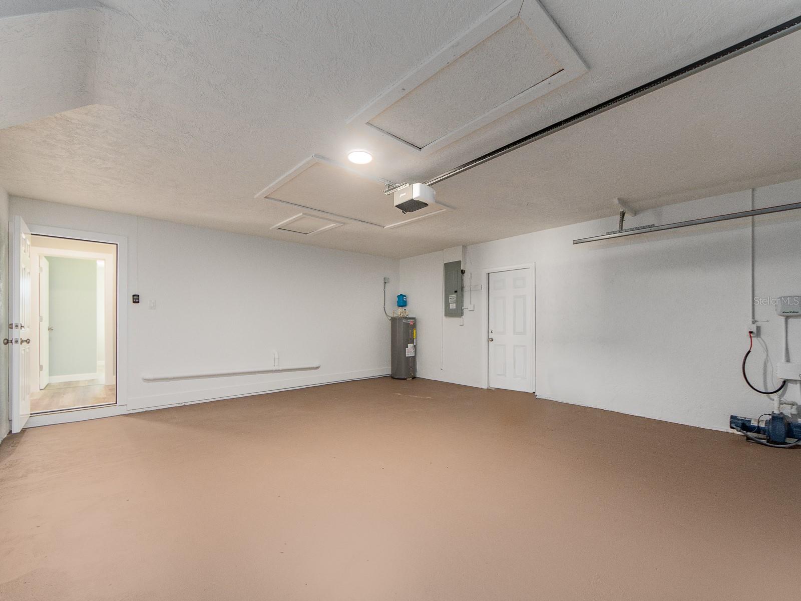 Listing photo id 37 for 12446 88th Avenue