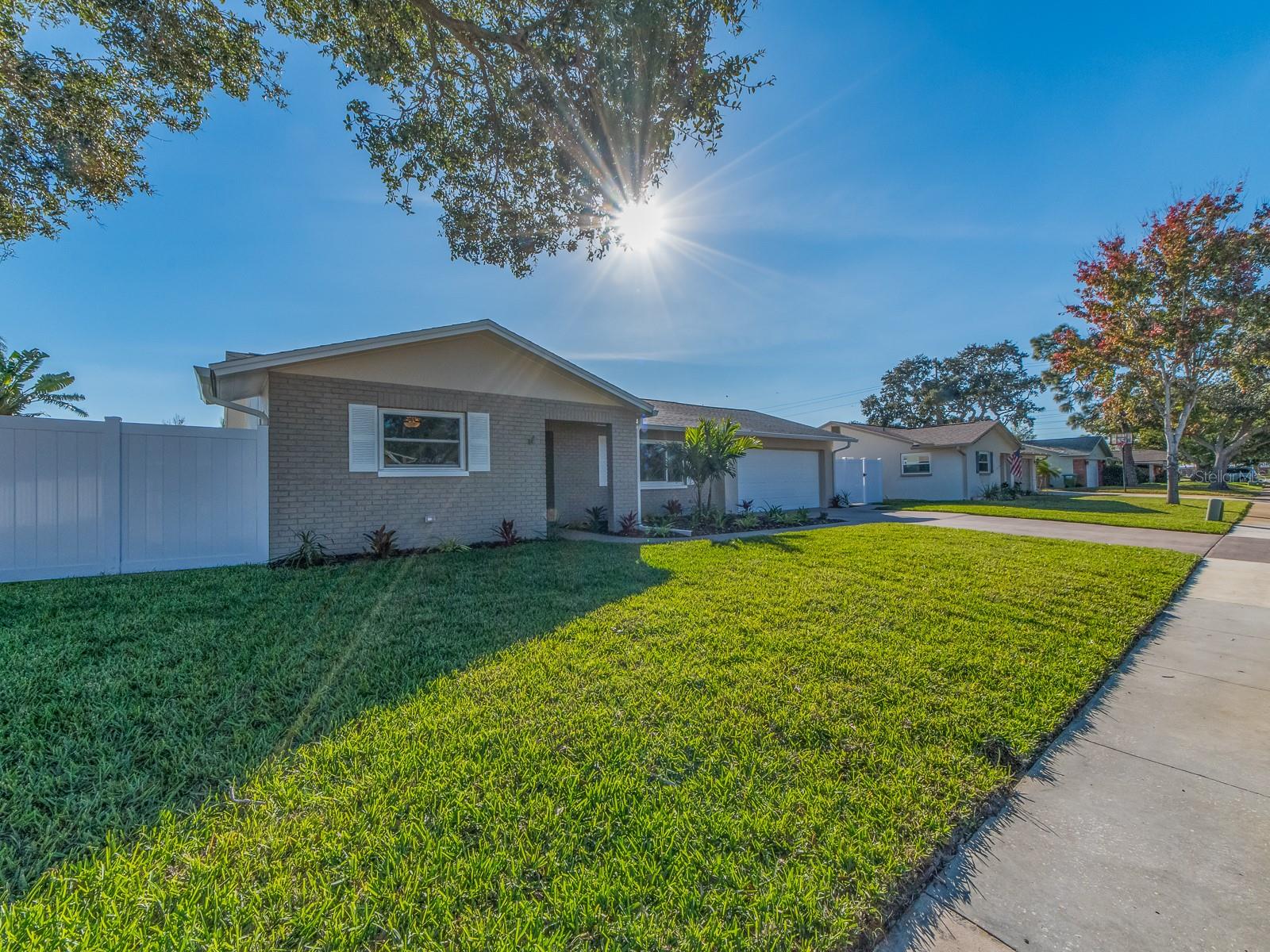 Listing photo id 2 for 12446 88th Avenue