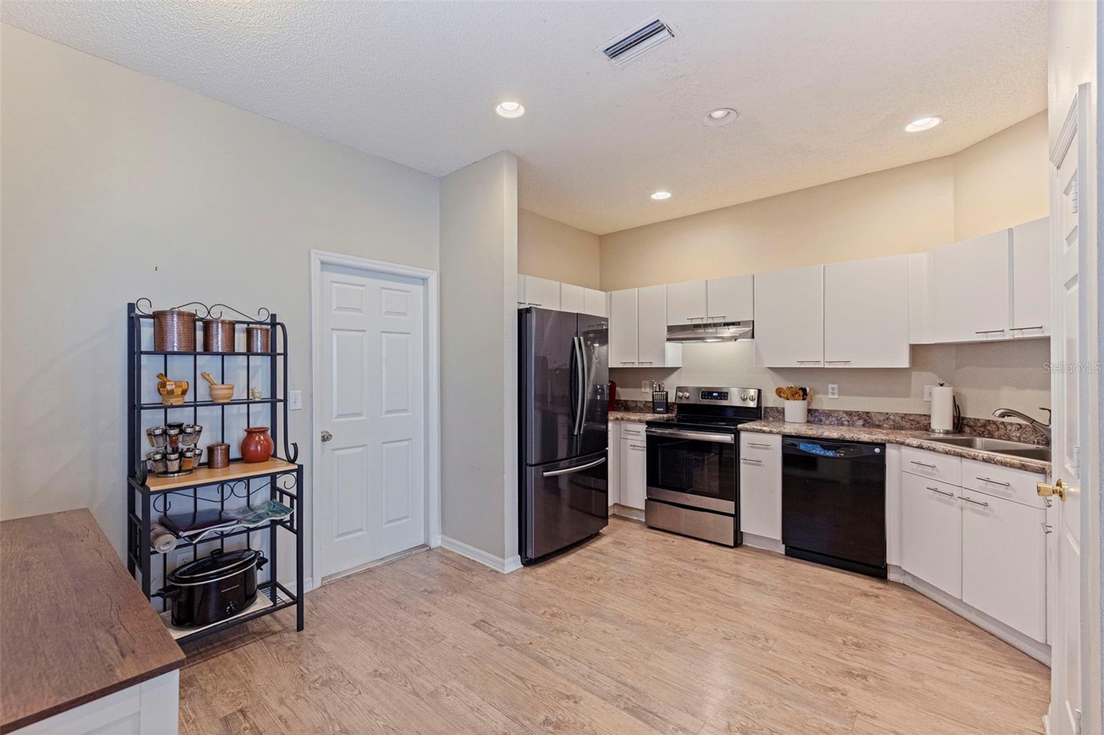 Image 7 of 50 For 1050 Starkey Road 602