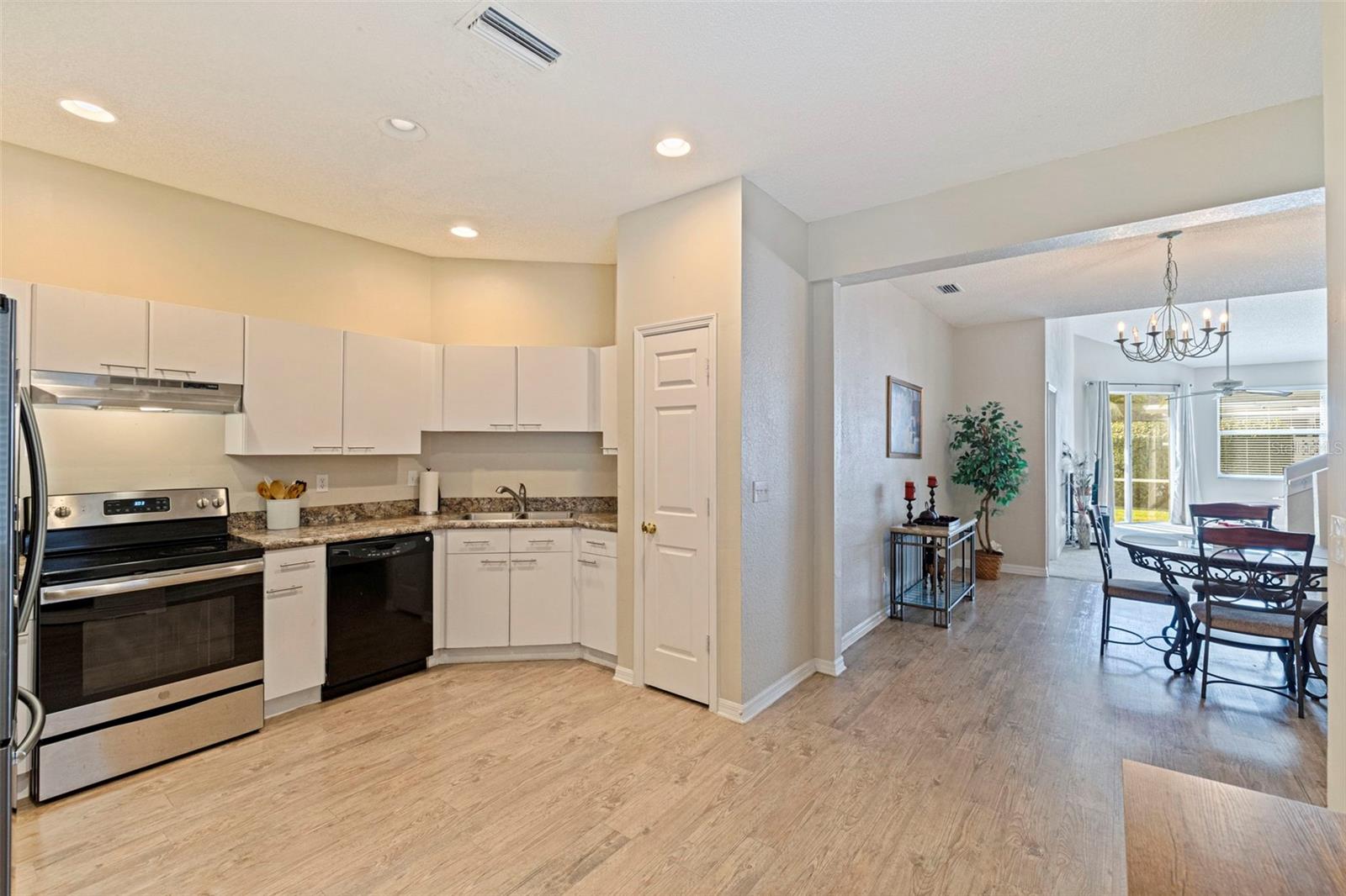 Image 8 of 50 For 1050 Starkey Road 602