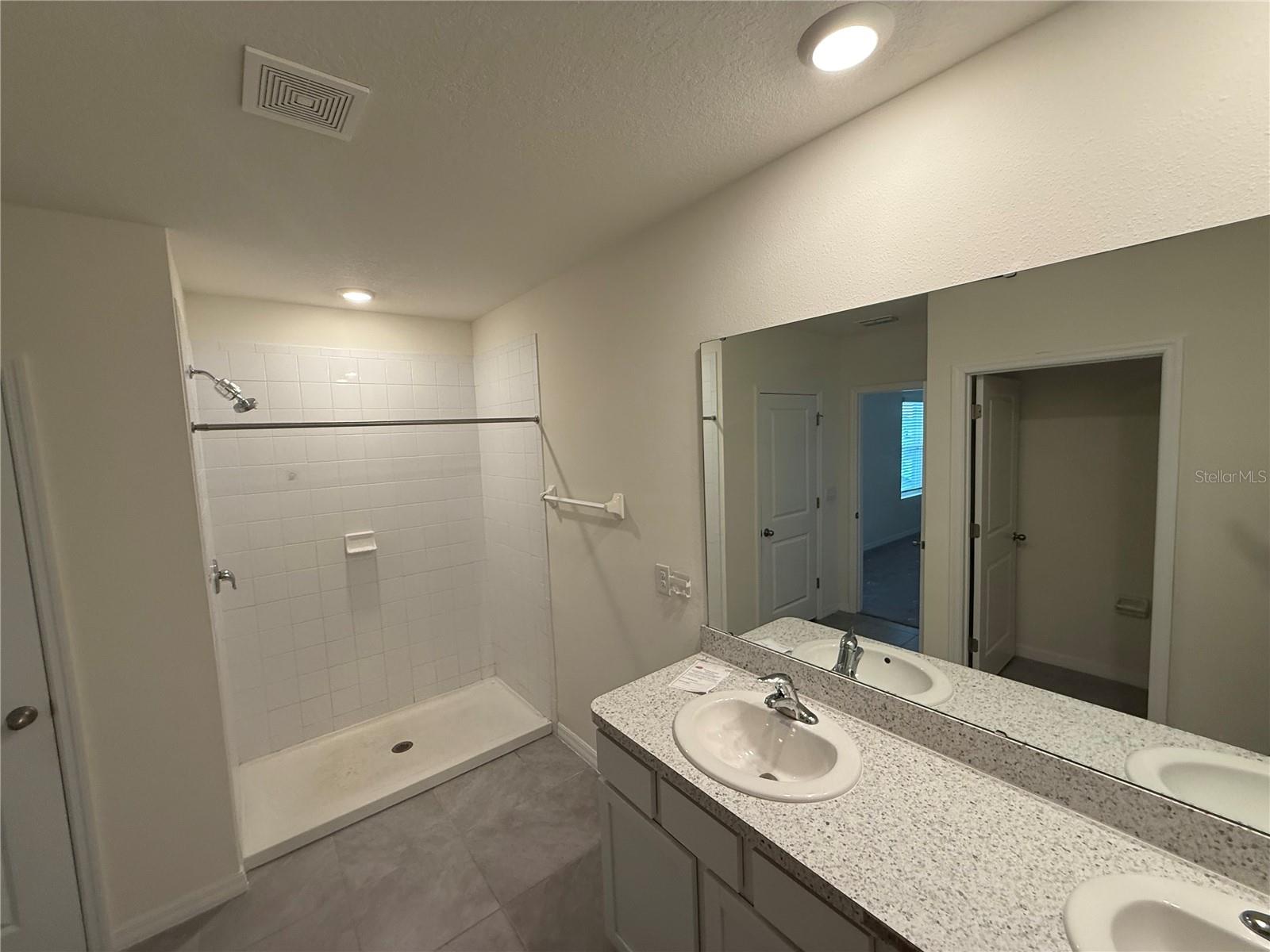 Listing photo id 8 for 5643 Hollingworth Trail