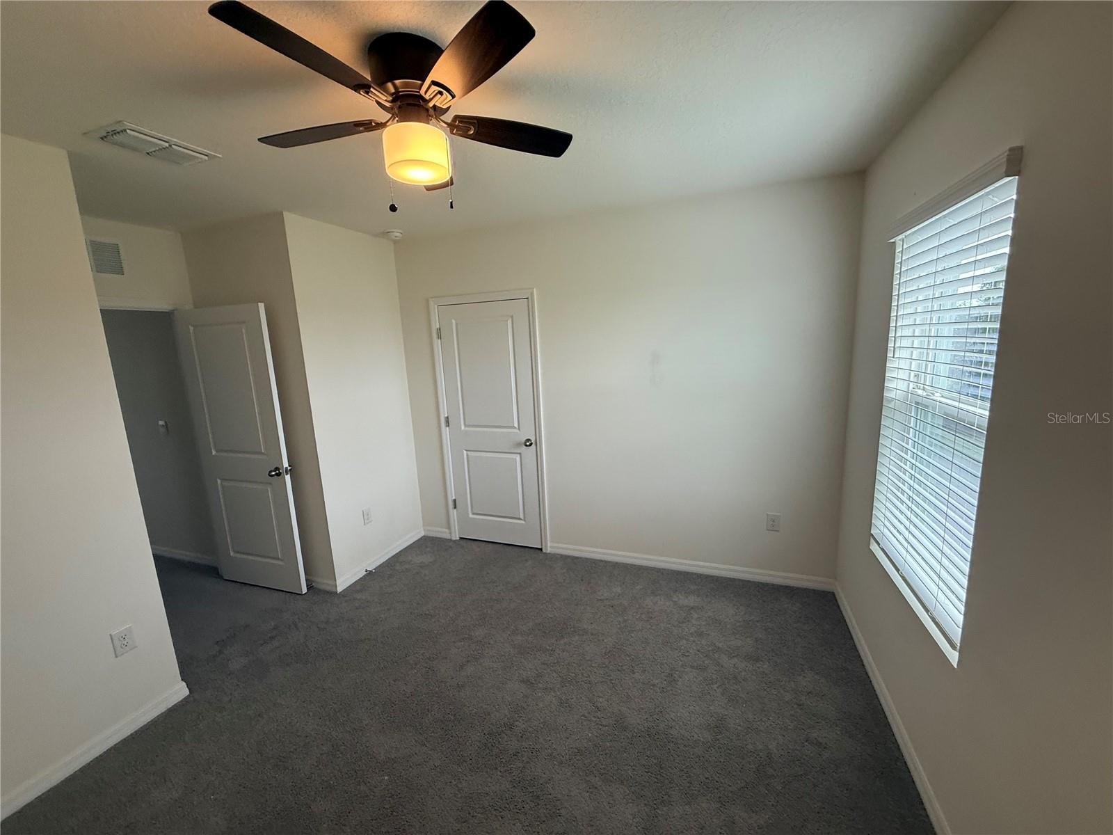 Listing photo id 10 for 5643 Hollingworth Trail